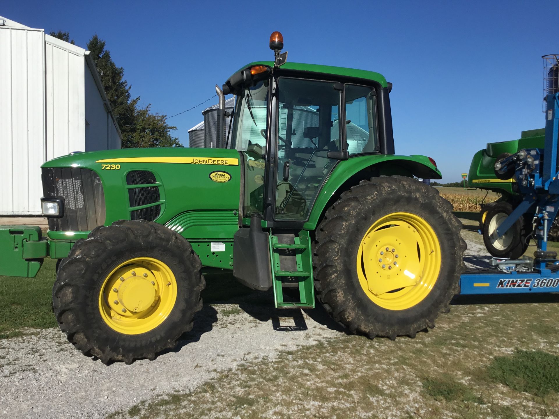 2009 JD 7230 MFWD, 24 Speed Trans, 3 Hyd. Remotes, 1000 PTO, 8 Front Wts., 460/85R38 Rear Tires,