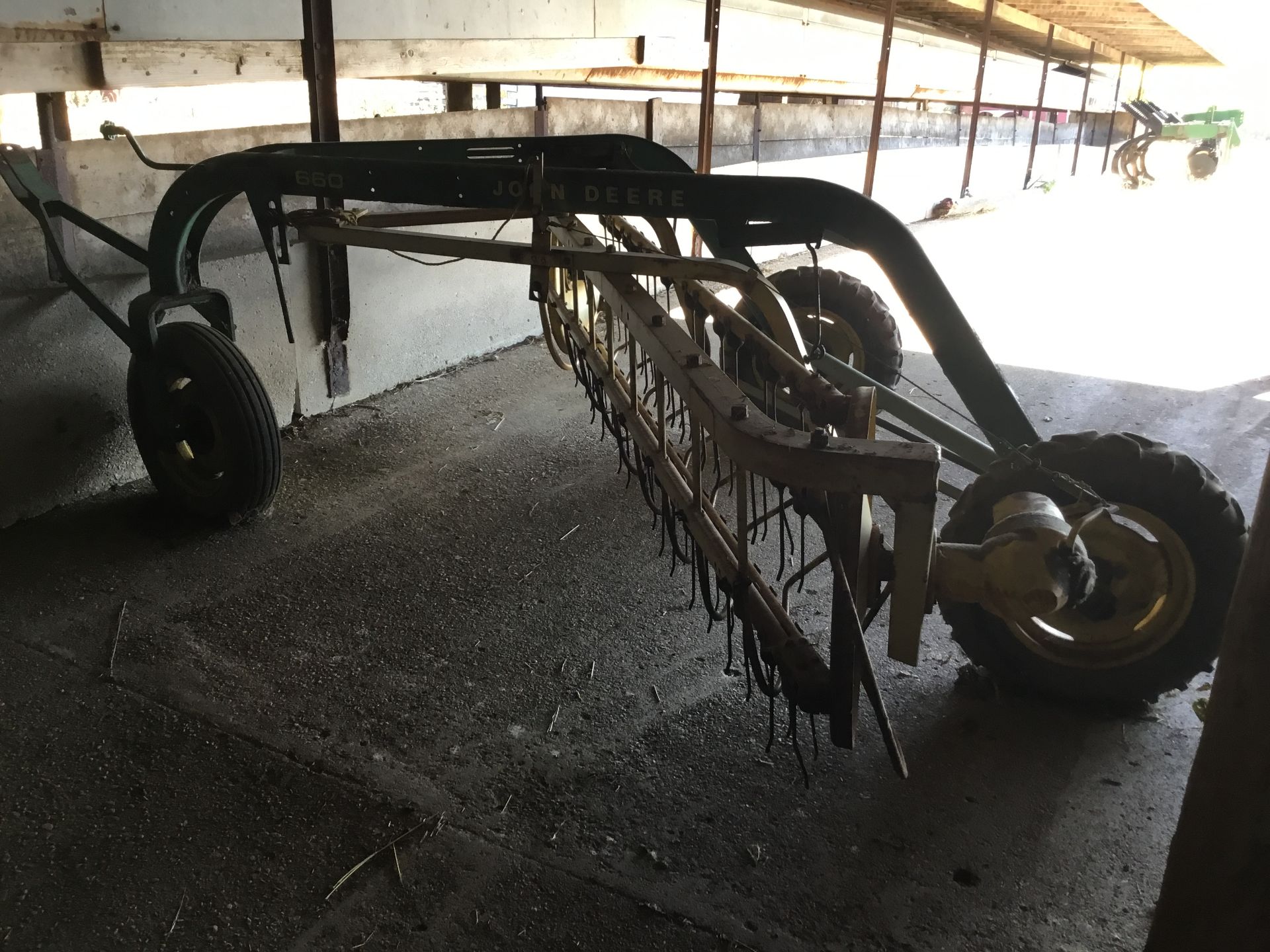 JD 660 Hay Rake, Tricycle Front Wheel, Rubber Mount Teeth - Image 4 of 4