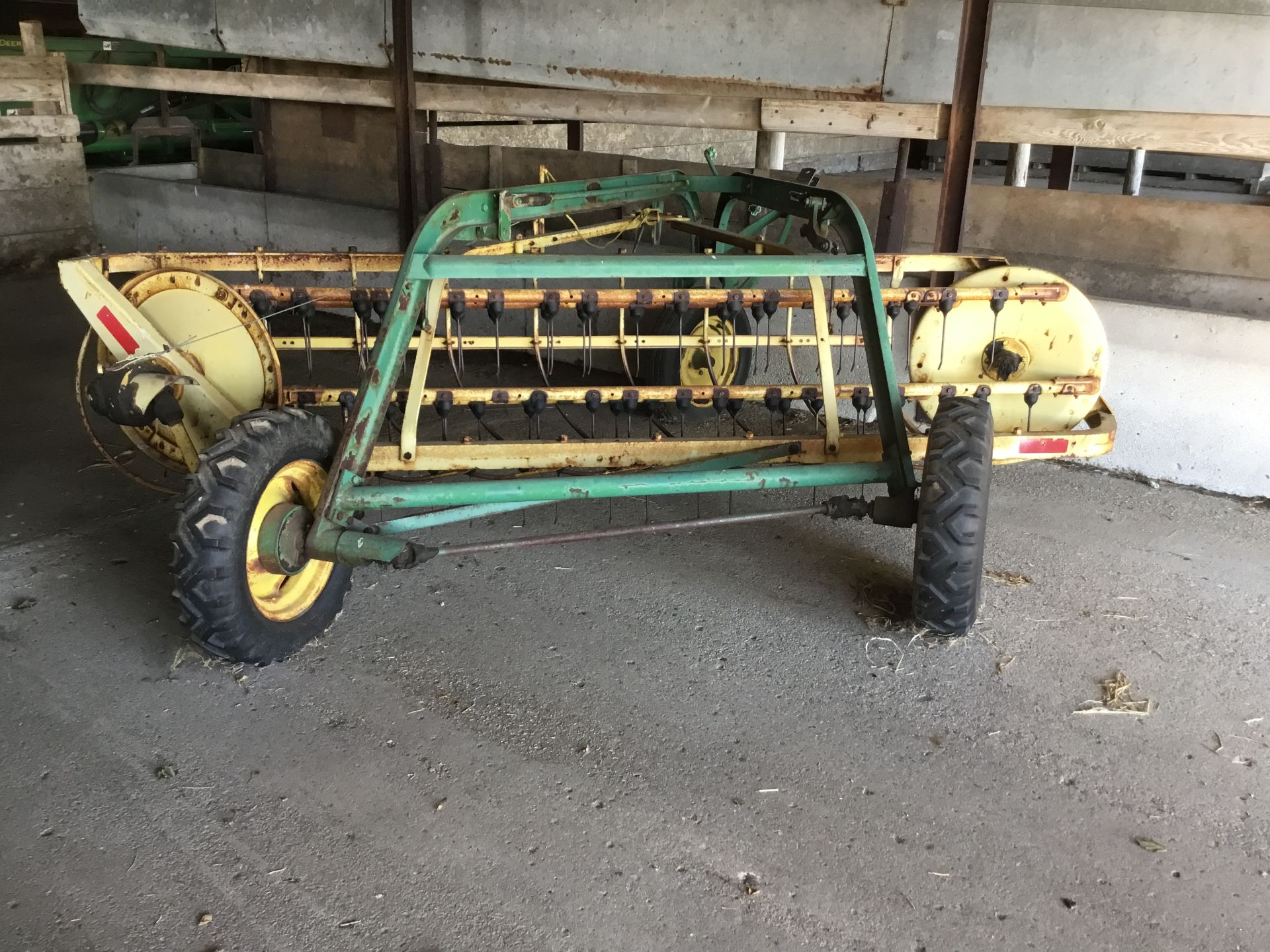 JD 660 Hay Rake, Tricycle Front Wheel, Rubber Mount Teeth