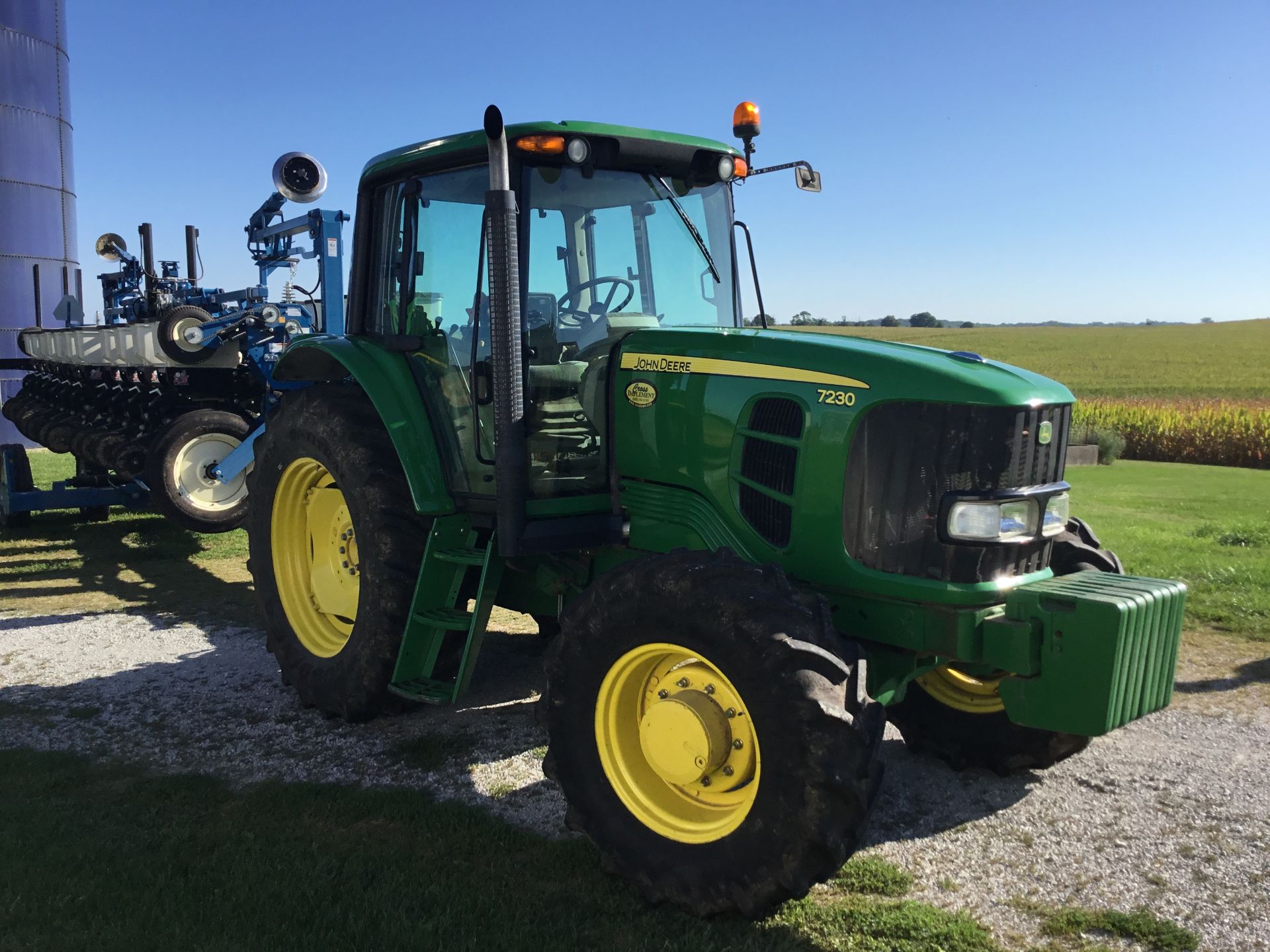 2009 JD 7230 MFWD, 24 Speed Trans, 3 Hyd. Remotes, 1000 PTO, 8 Front Wts., 460/85R38 Rear Tires, - Image 10 of 16