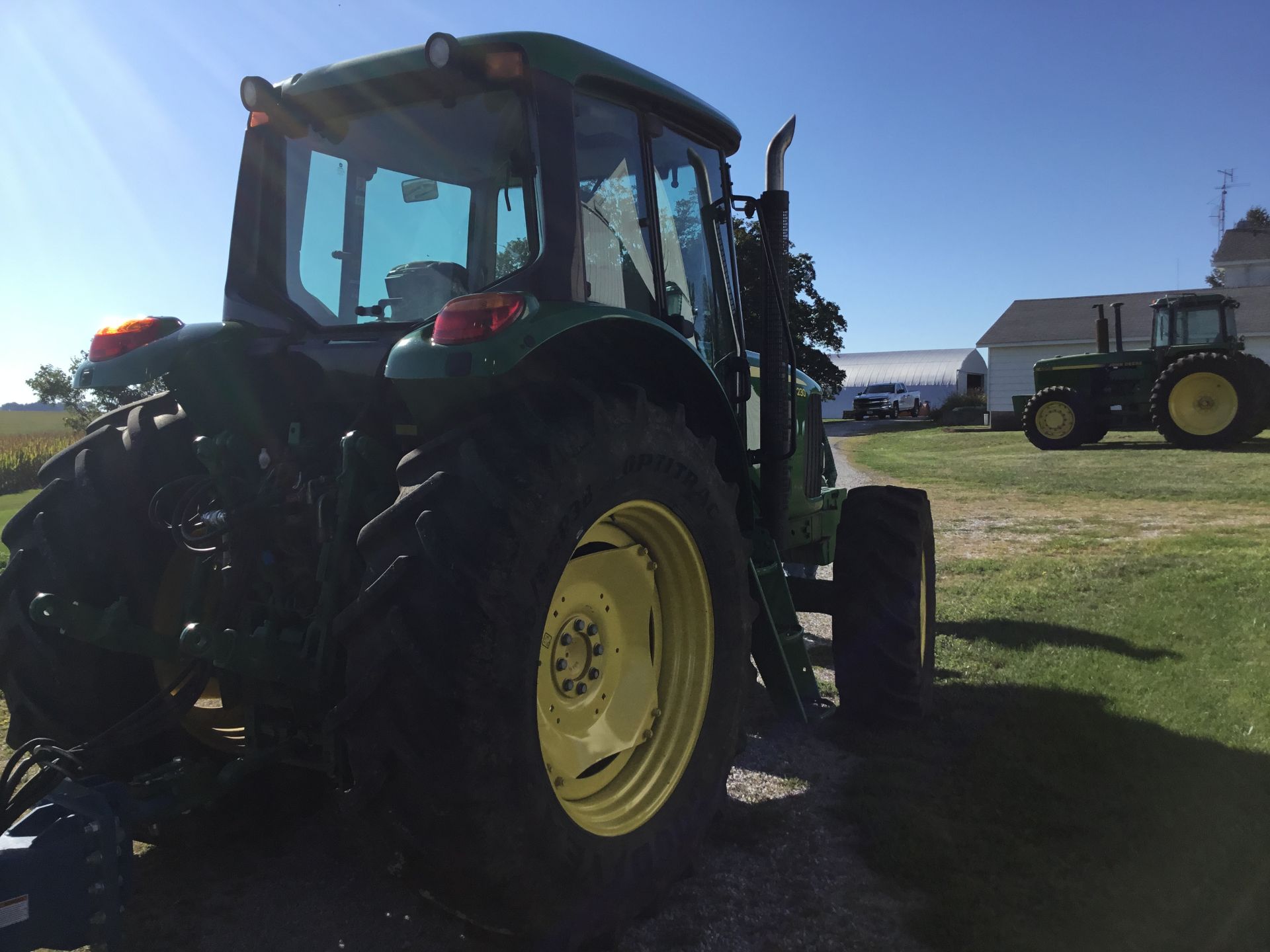 2009 JD 7230 MFWD, 24 Speed Trans, 3 Hyd. Remotes, 1000 PTO, 8 Front Wts., 460/85R38 Rear Tires, - Image 16 of 16