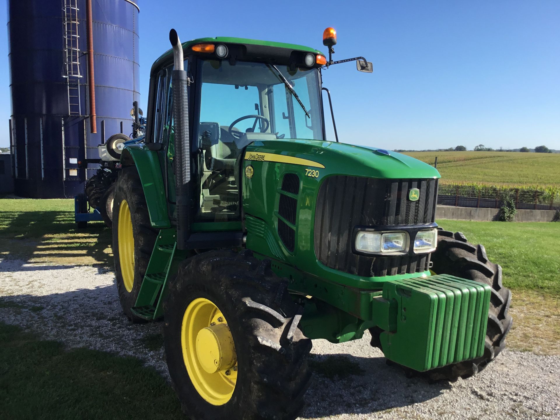 2009 JD 7230 MFWD, 24 Speed Trans, 3 Hyd. Remotes, 1000 PTO, 8 Front Wts., 460/85R38 Rear Tires, - Image 11 of 16