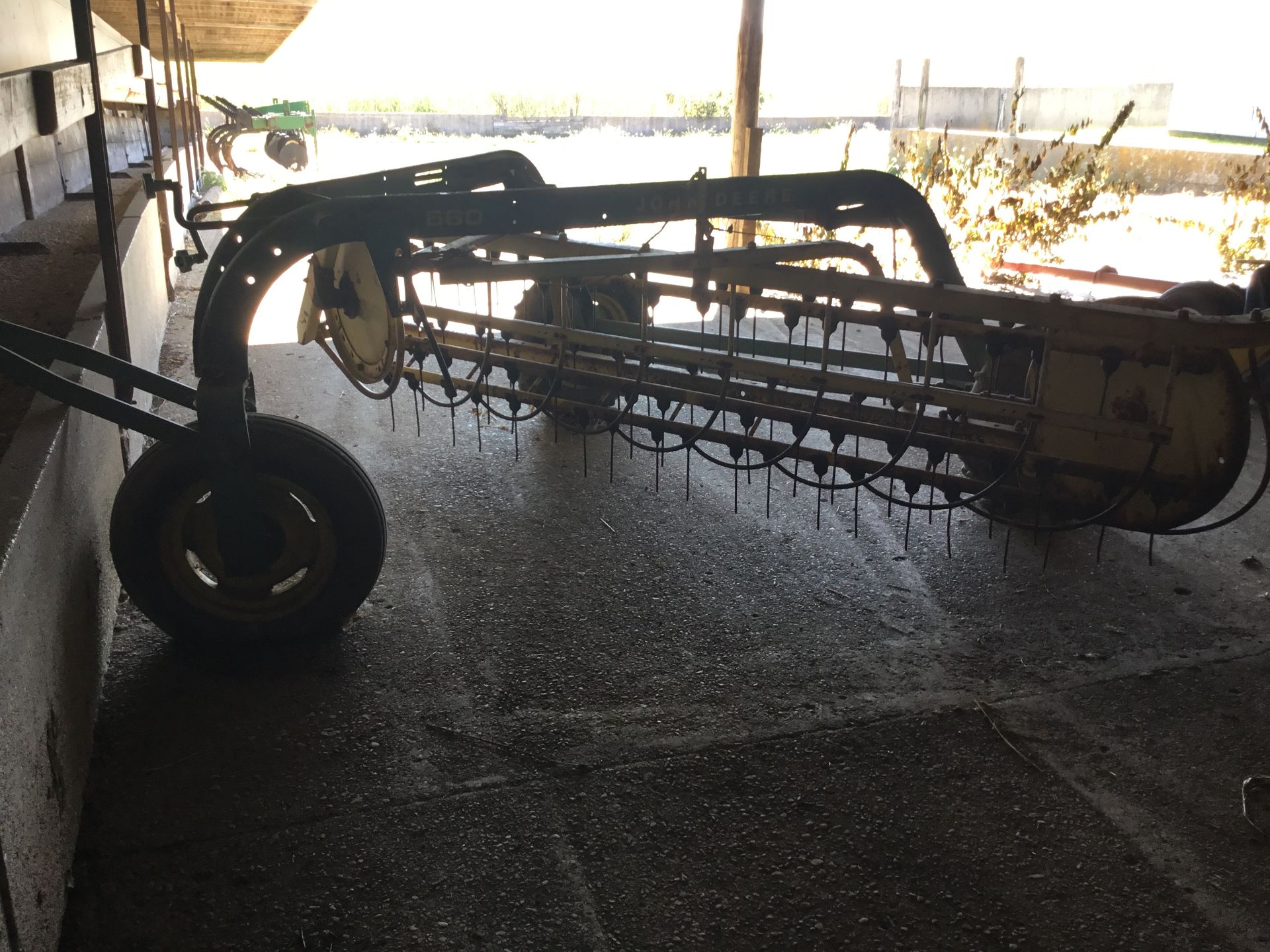 JD 660 Hay Rake, Tricycle Front Wheel, Rubber Mount Teeth - Image 3 of 4