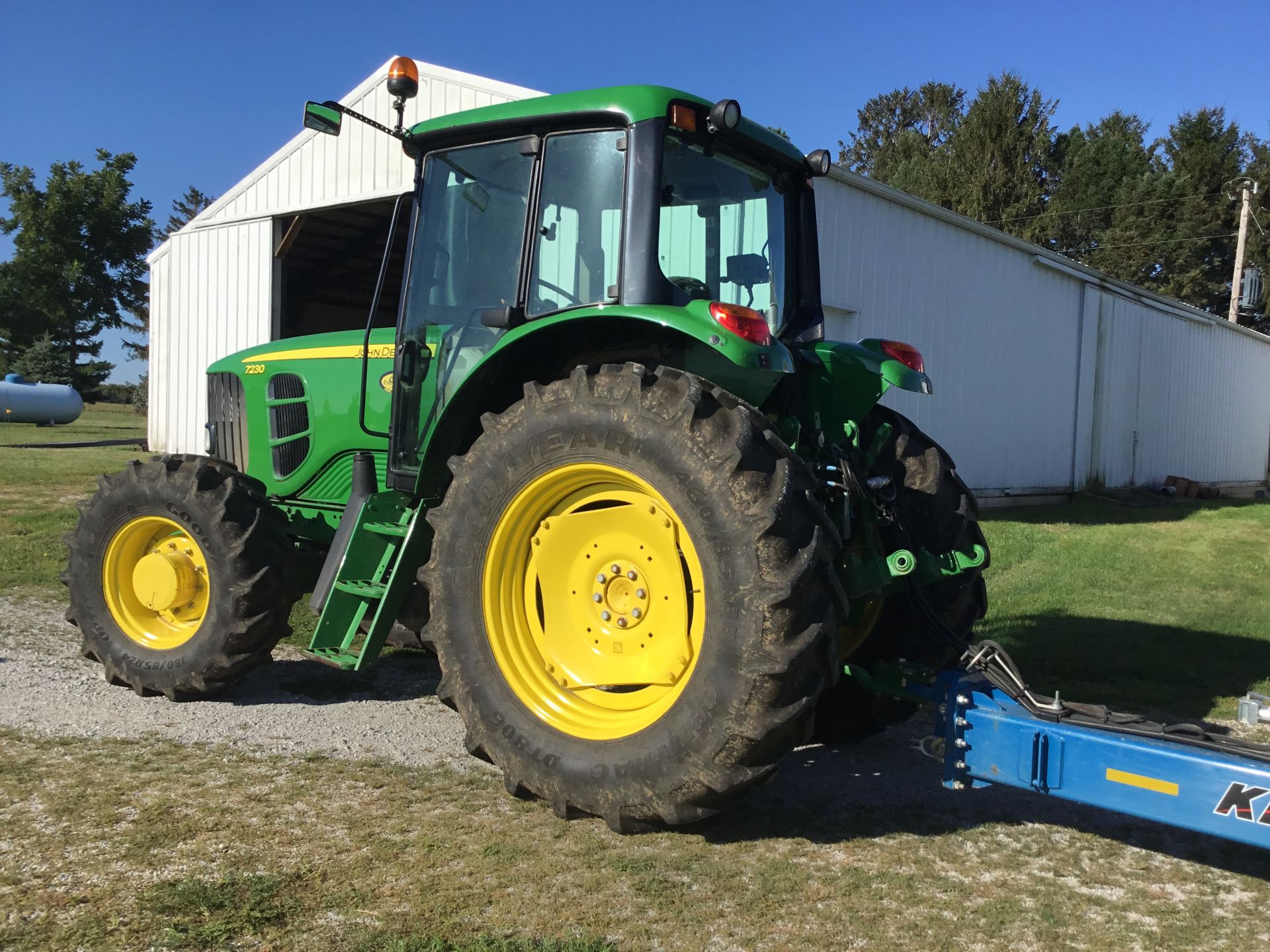 2009 JD 7230 MFWD, 24 Speed Trans, 3 Hyd. Remotes, 1000 PTO, 8 Front Wts., 460/85R38 Rear Tires, - Image 6 of 16