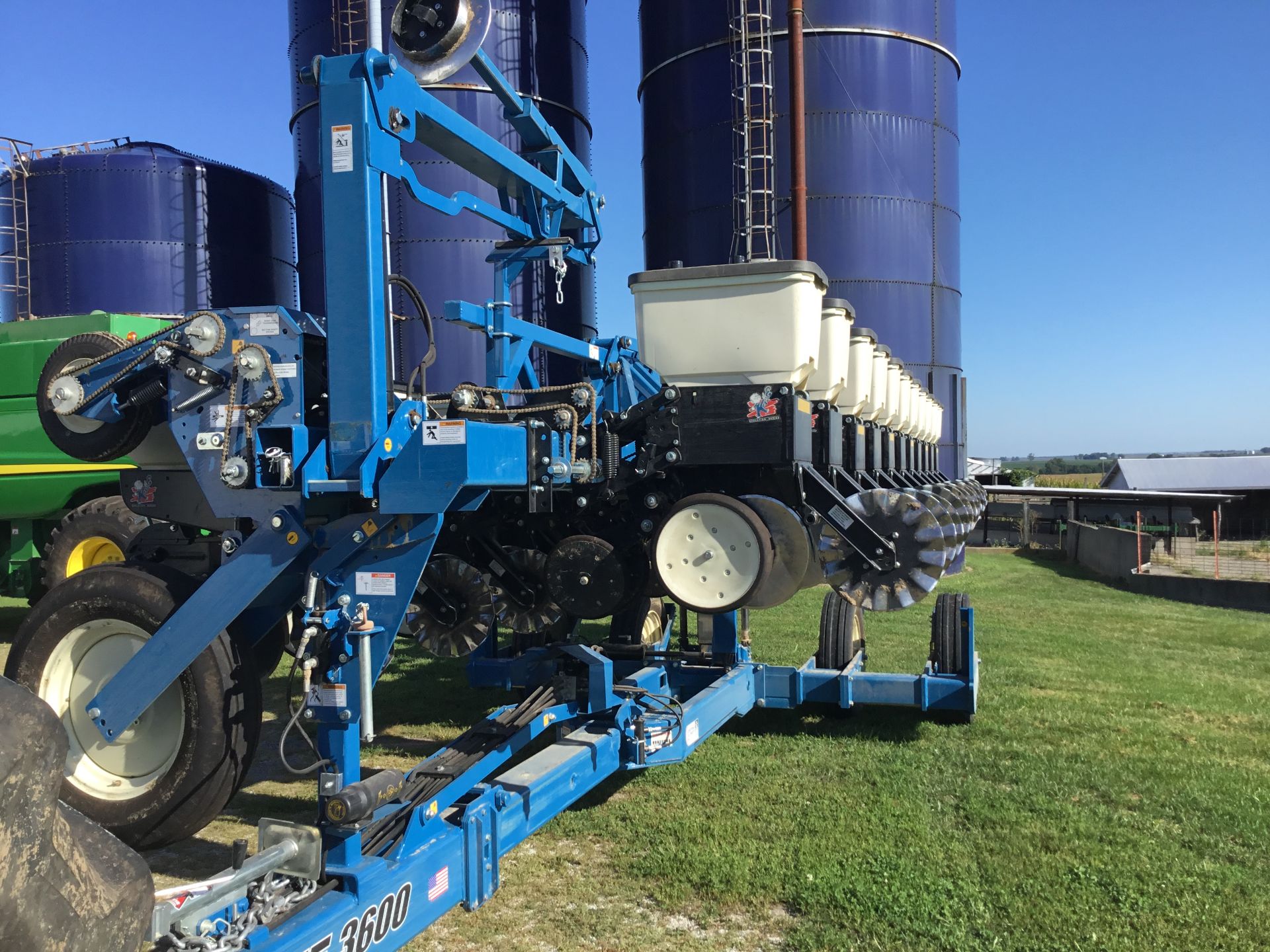 2017 Kinze 3600 12/23, No-Till Coulters, 4 Hvy. Duty Down Pressure Springs, Meter Shaft Speed - Image 10 of 13