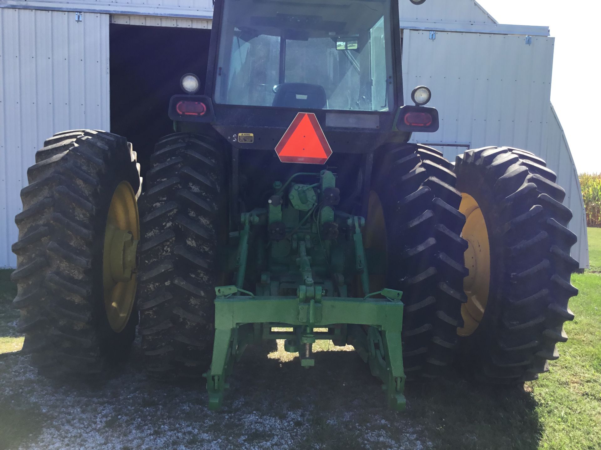 1990 JD 4955 MFWD, 15 Speed Power Shift, 3 Hyd. Remotes, 16 Front Weights, 500# Rear Weights, Hub - Image 14 of 20