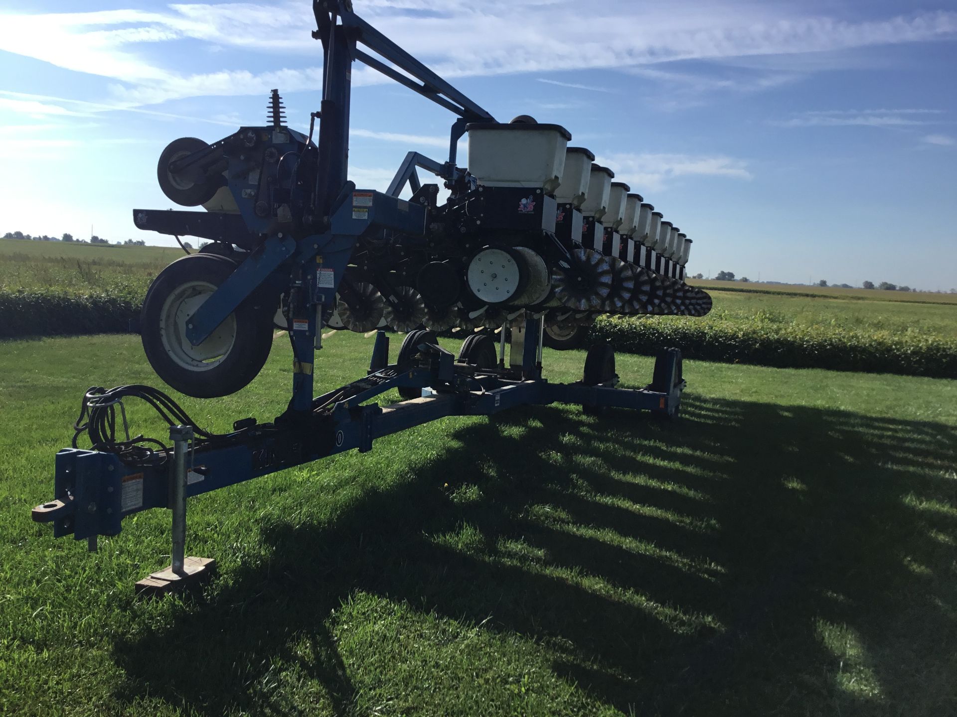 2000 Kinze 3600 12/23, No-Till Coulters, Keeton Seed Firmers, Heavy Duty Down Pressure Springs, - Image 2 of 11