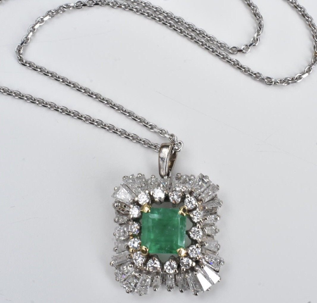 Emerald & Diamond Pendant Necklace 18k - Image 5 of 13