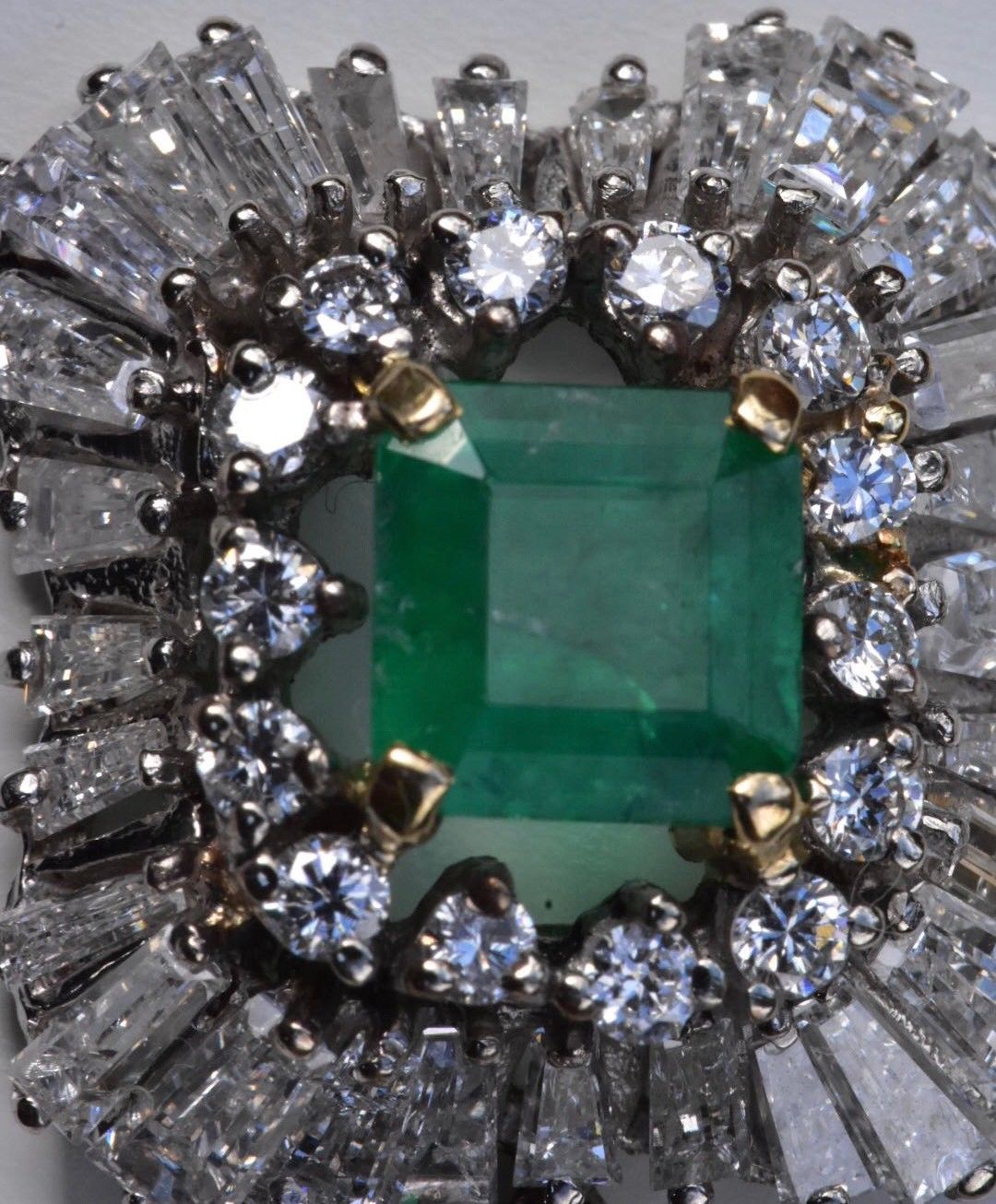 Emerald & Diamond Pendant Necklace 18k - Image 8 of 13