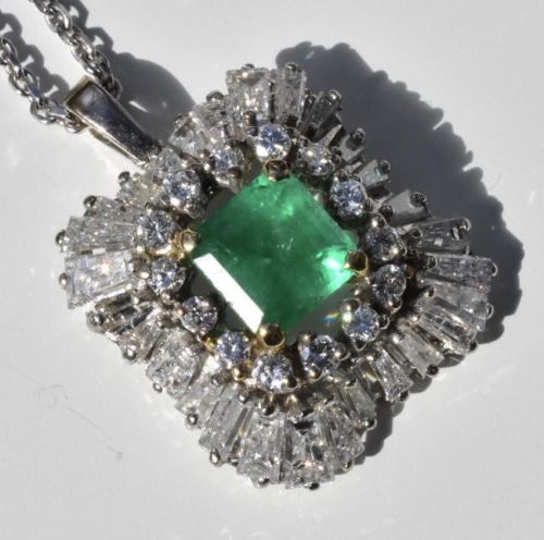 Emerald & Diamond Pendant Necklace 18k - Image 4 of 13
