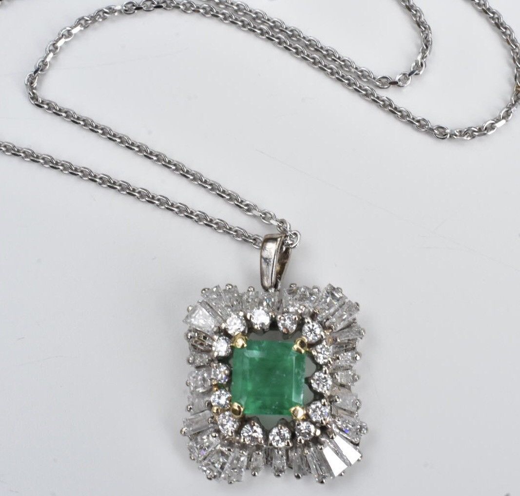 Emerald & Diamond Pendant Necklace 18k - Image 2 of 13