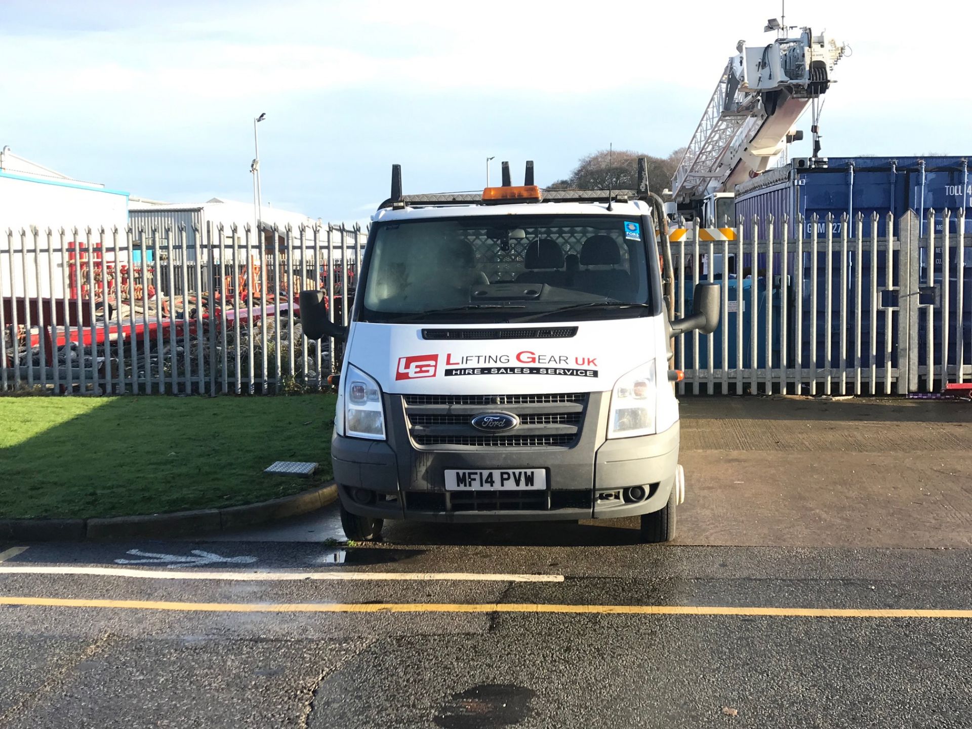 WITHDRAWN LOT 2014 / 14 Ford Transit Twin Wheel Dropside with Taillift - 167993 - miles April 2019 - Image 3 of 7