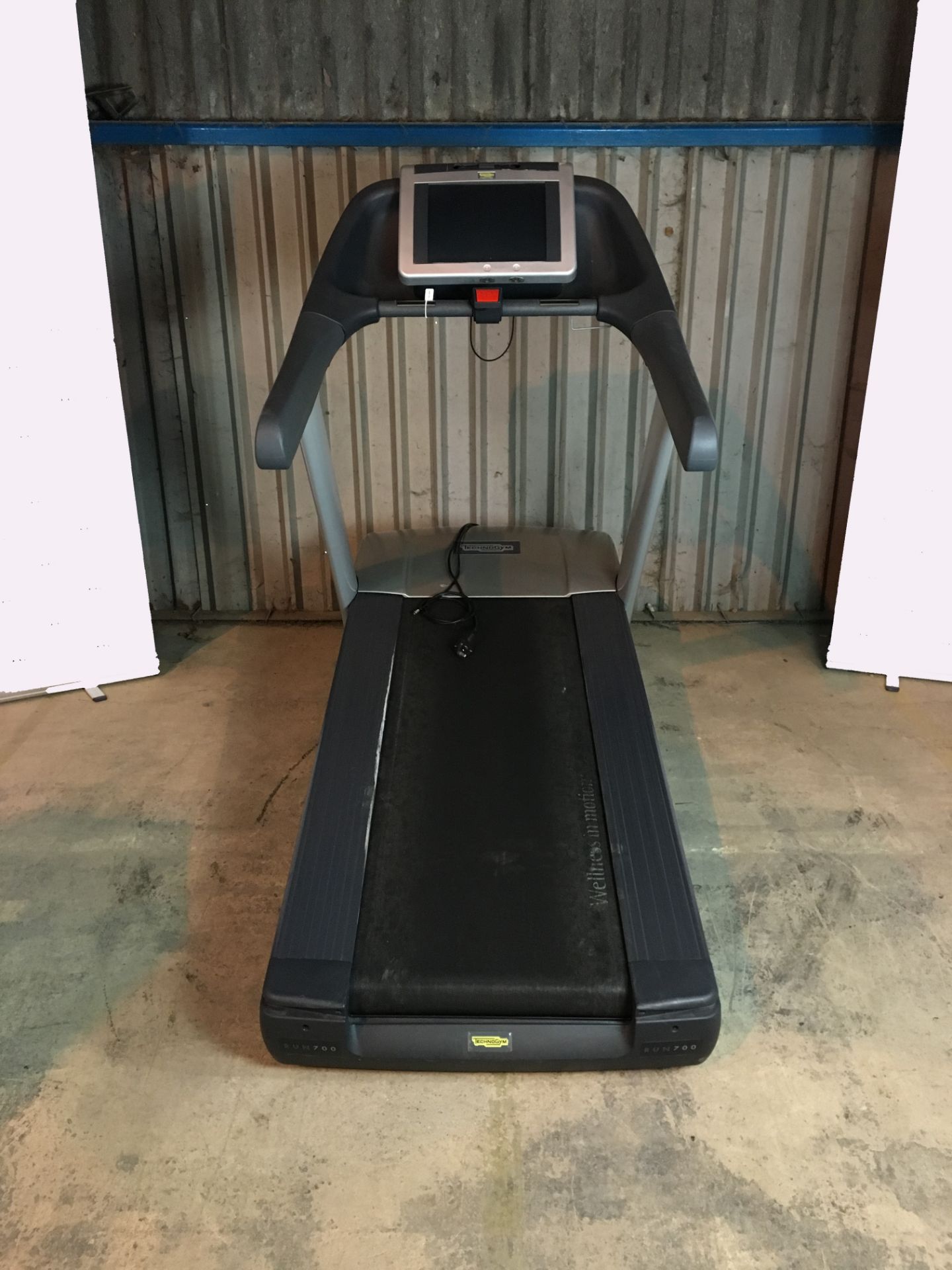 technogym 700e treadmill