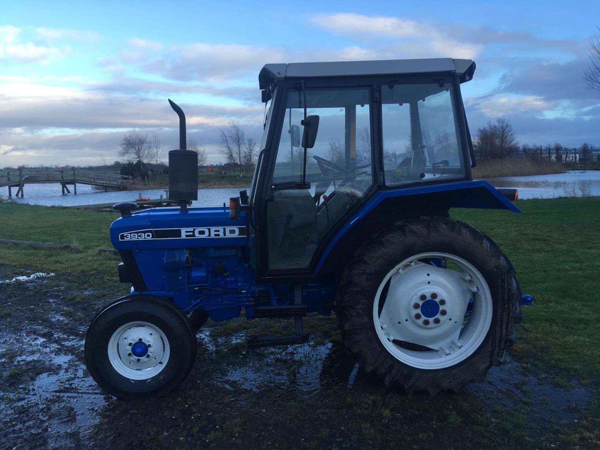 Ford 3930 Tractor - Image 4 of 10