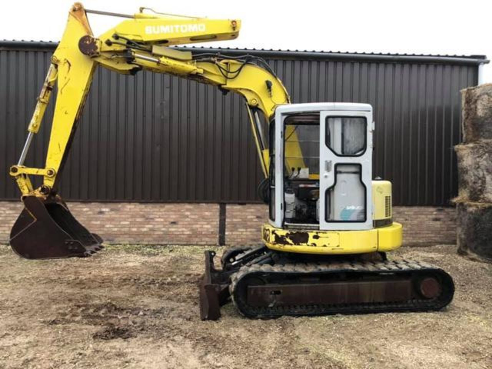 Sumitomo SH65U Rubber Tracked Excavator with 3 Piece Boom & Blade - Image 2 of 10