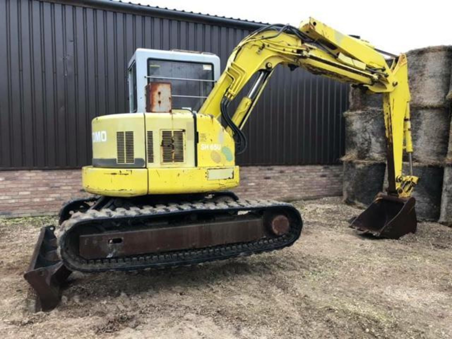 Sumitomo SH65U Rubber Tracked Excavator with 3 Piece Boom & Blade - Image 9 of 10