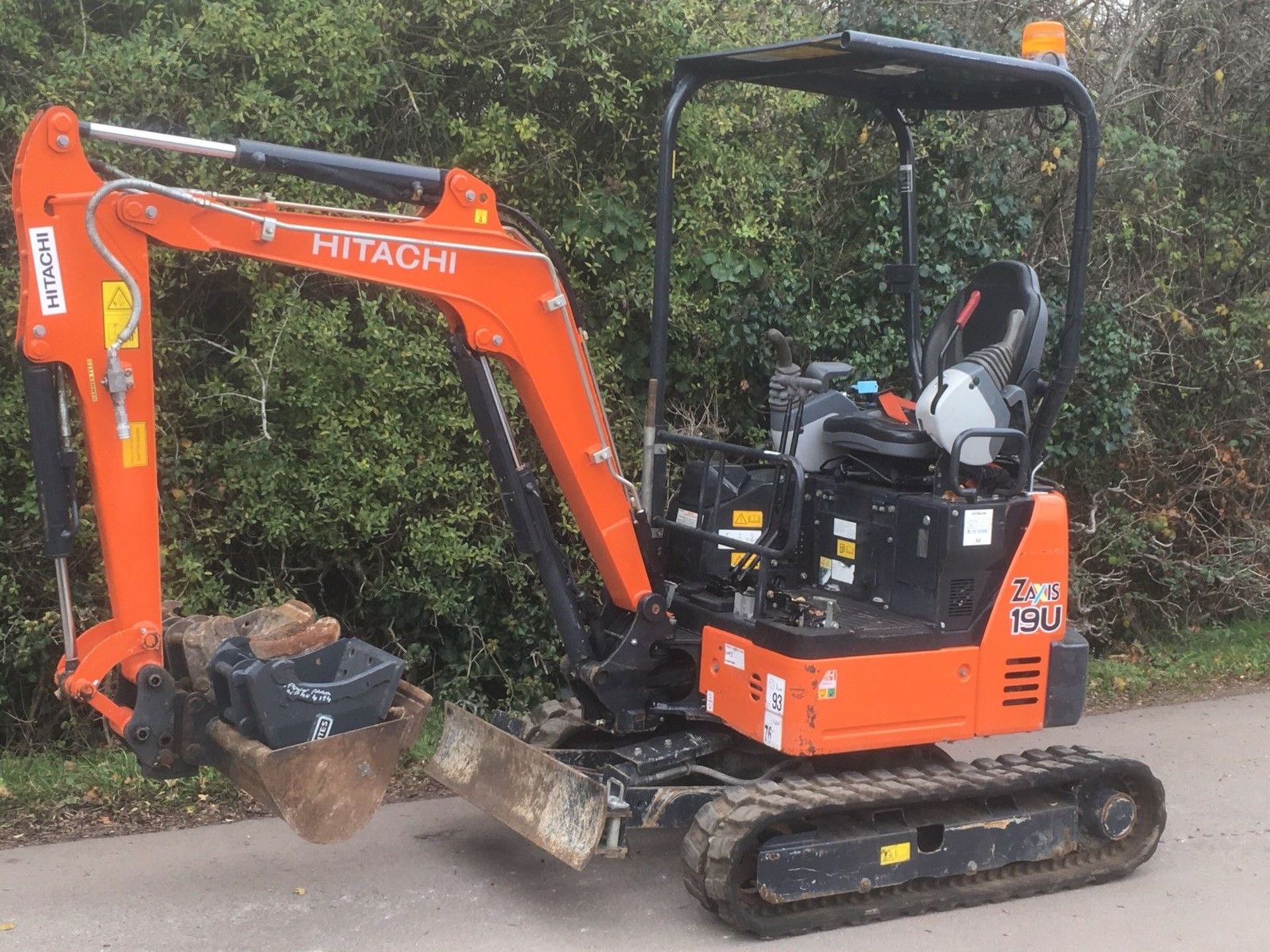 Hitachi 19u Mini Digger 2016 - Image 2 of 6