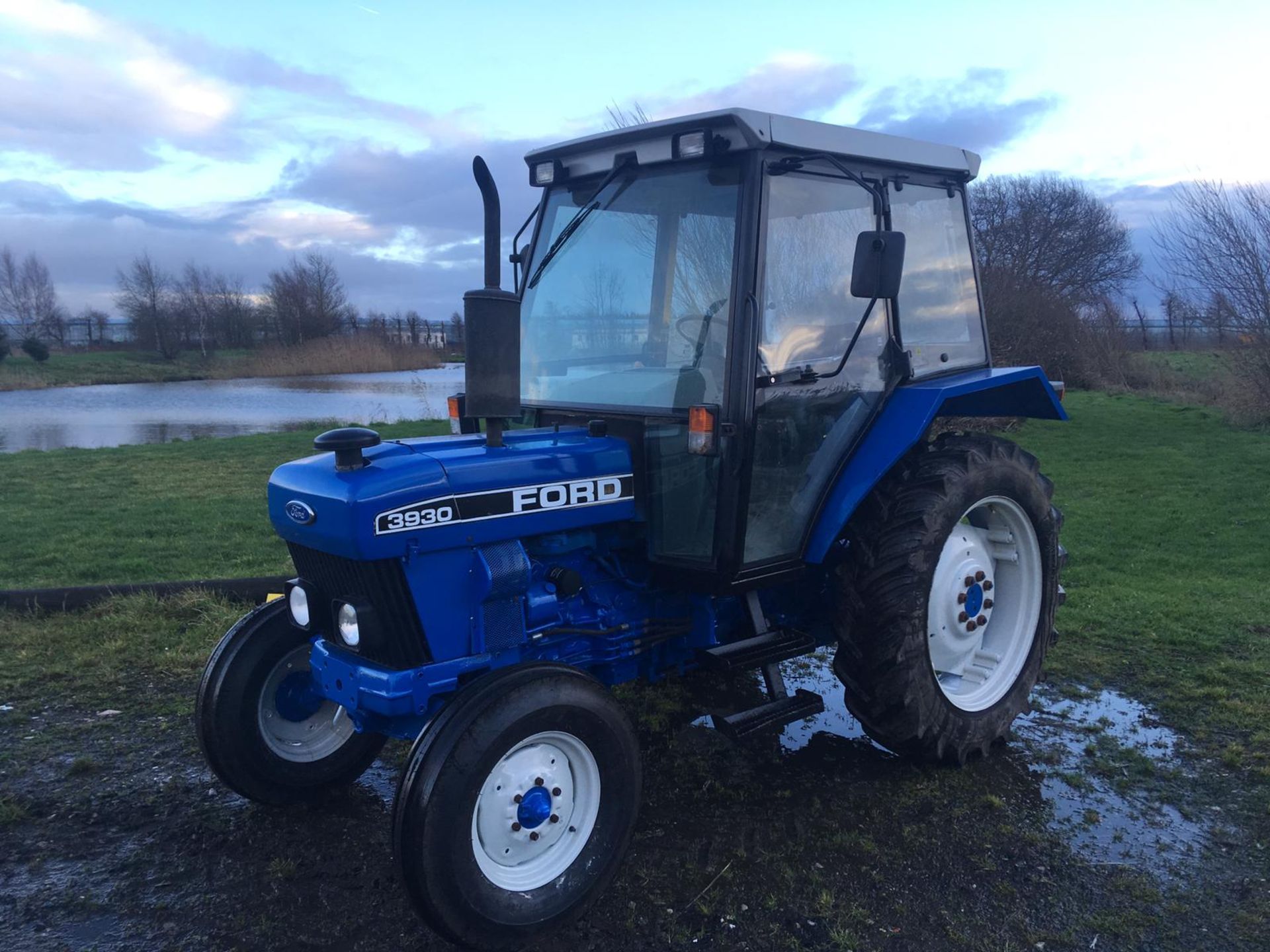 Ford 3930 Tractor - Image 2 of 10