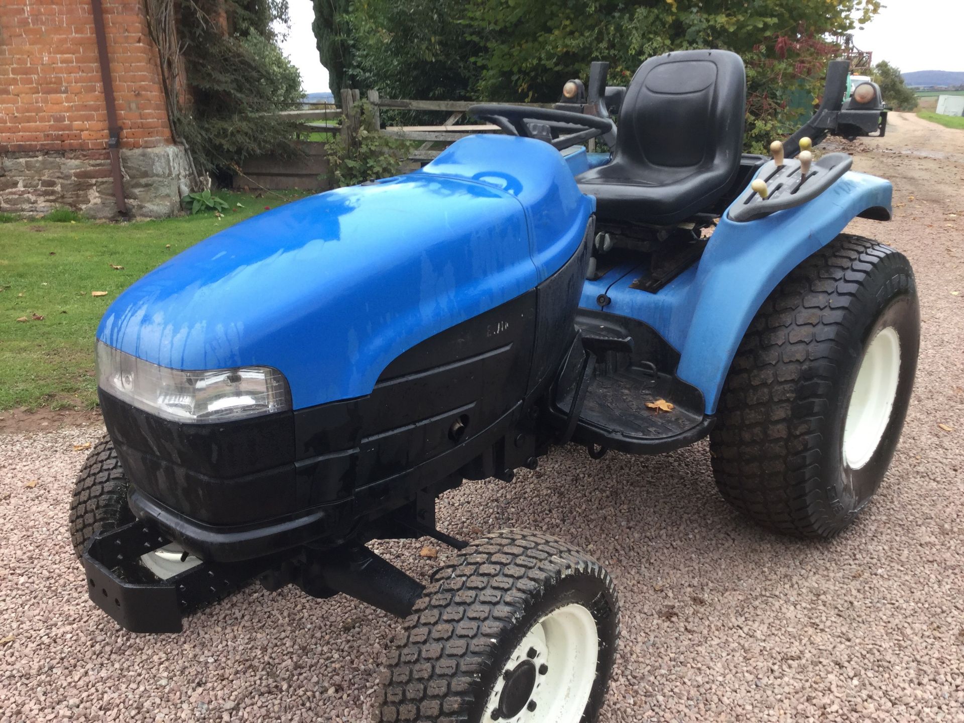 New Holland tc27 Tractor - Image 2 of 3