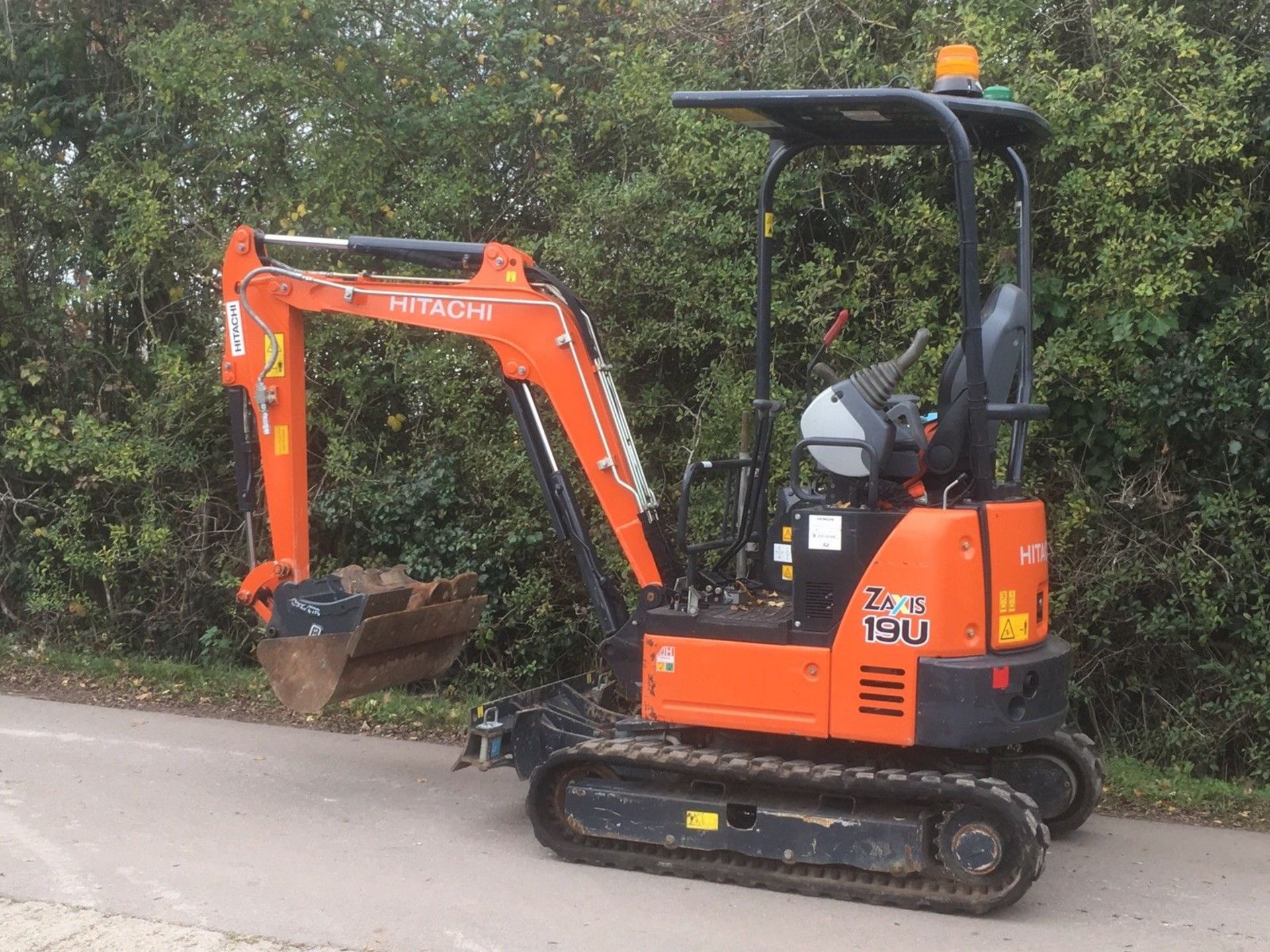 Hitachi 19u Mini Digger 2016