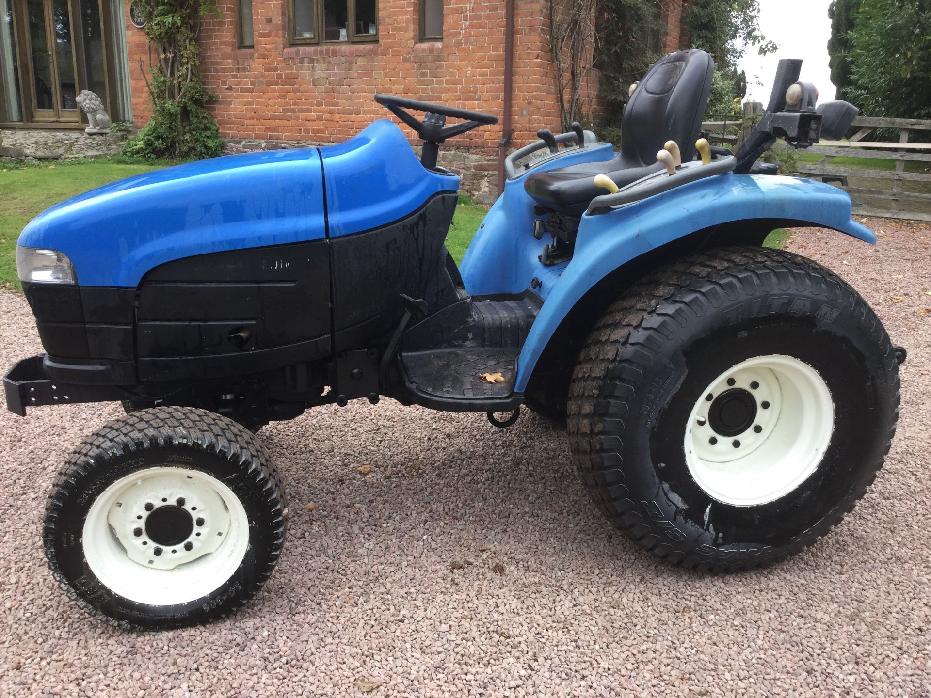 New Holland tc27 Tractor