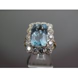 Superb Vintage 18ct Gold 1.6ct Diamond & 5 1/2ct Aquamarine Ring