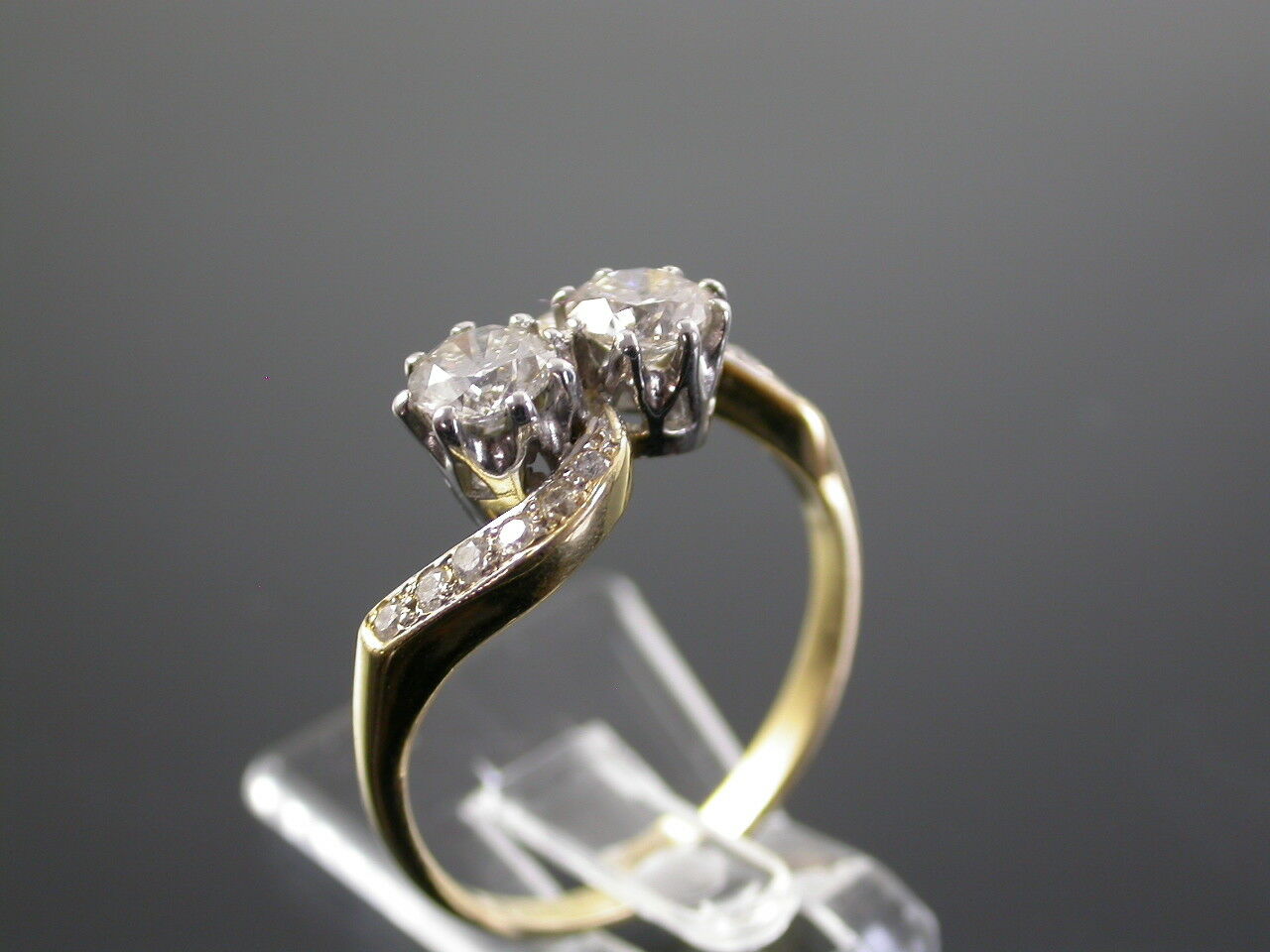 Vintage 18ct Gold 1.1ct Diamond Crossover Ring - Image 6 of 10