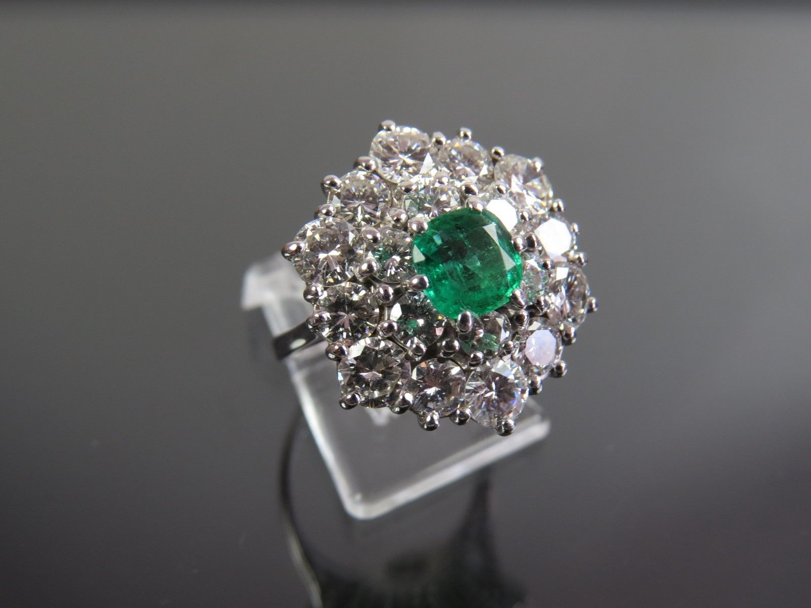 Vintage Art Deco 18ct Gold 2.5ct Diamond & 1ct Emerald Ring C.1930 - Image 2 of 6