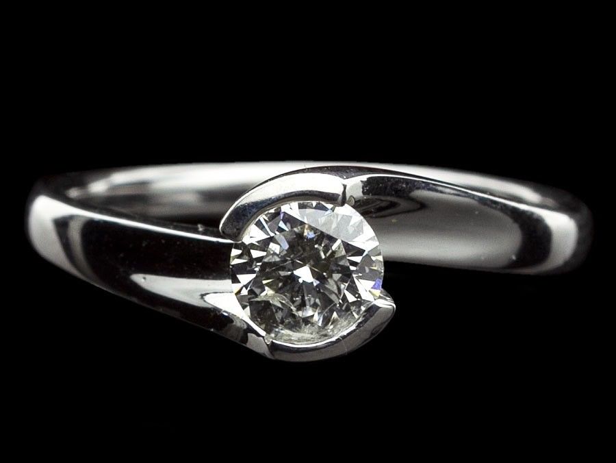 18 Carat White Gold 0.55 Carat Diamond Solitaire Ring - Image 2 of 5