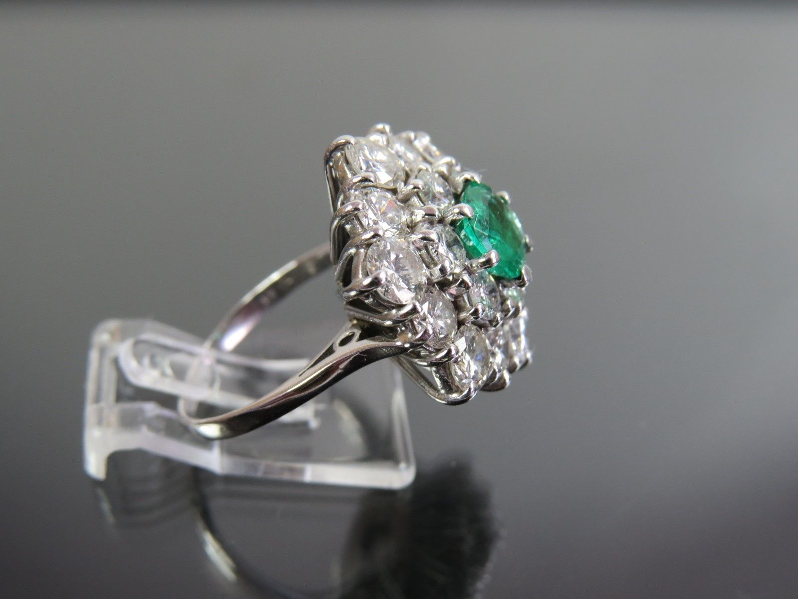 Vintage Art Deco 18ct Gold 2.5ct Diamond & 1ct Emerald Ring C.1930 - Image 3 of 6