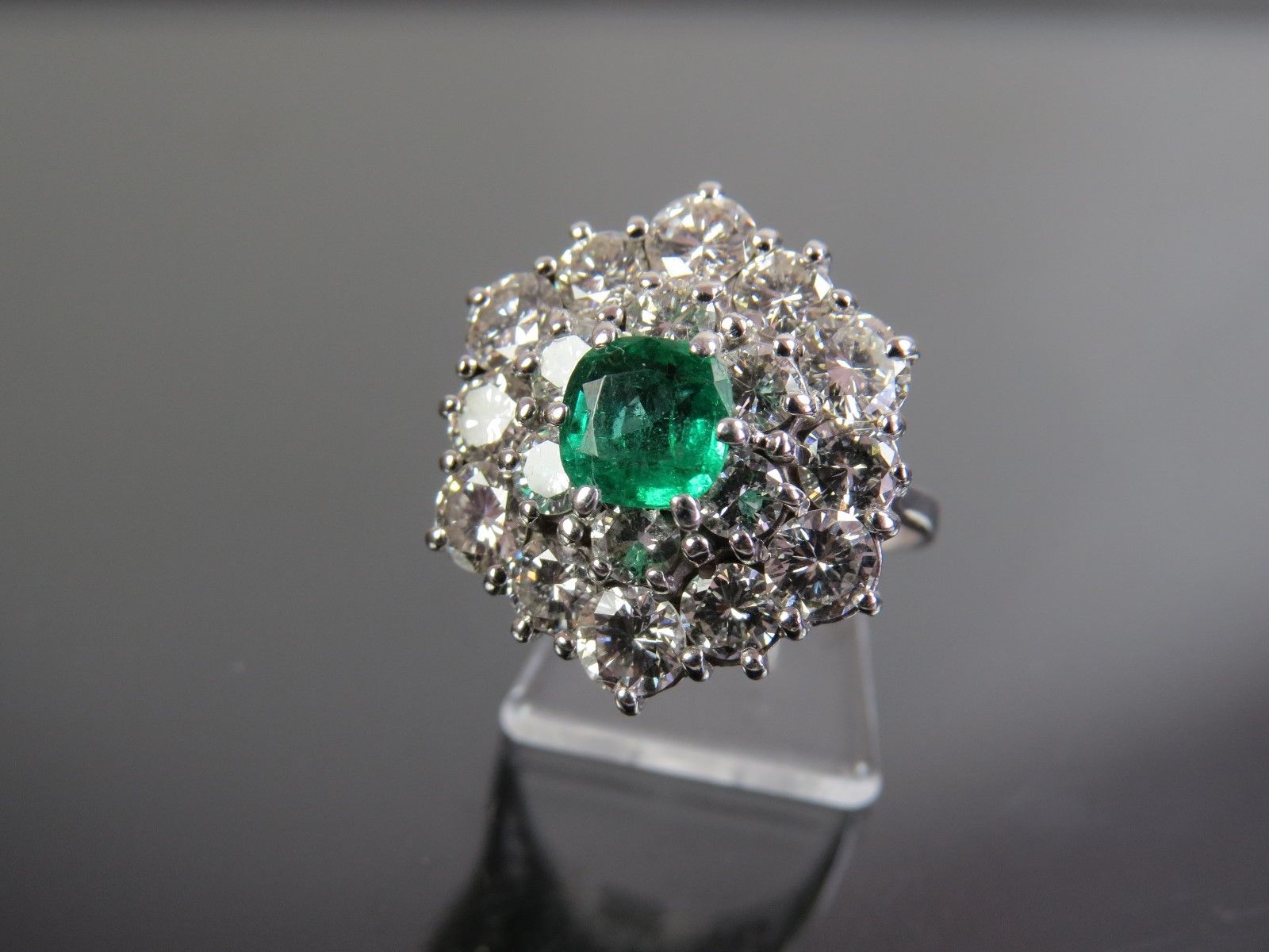 Vintage Art Deco 18ct Gold 2.5ct Diamond & 1ct Emerald Ring C.1930 - Image 5 of 6