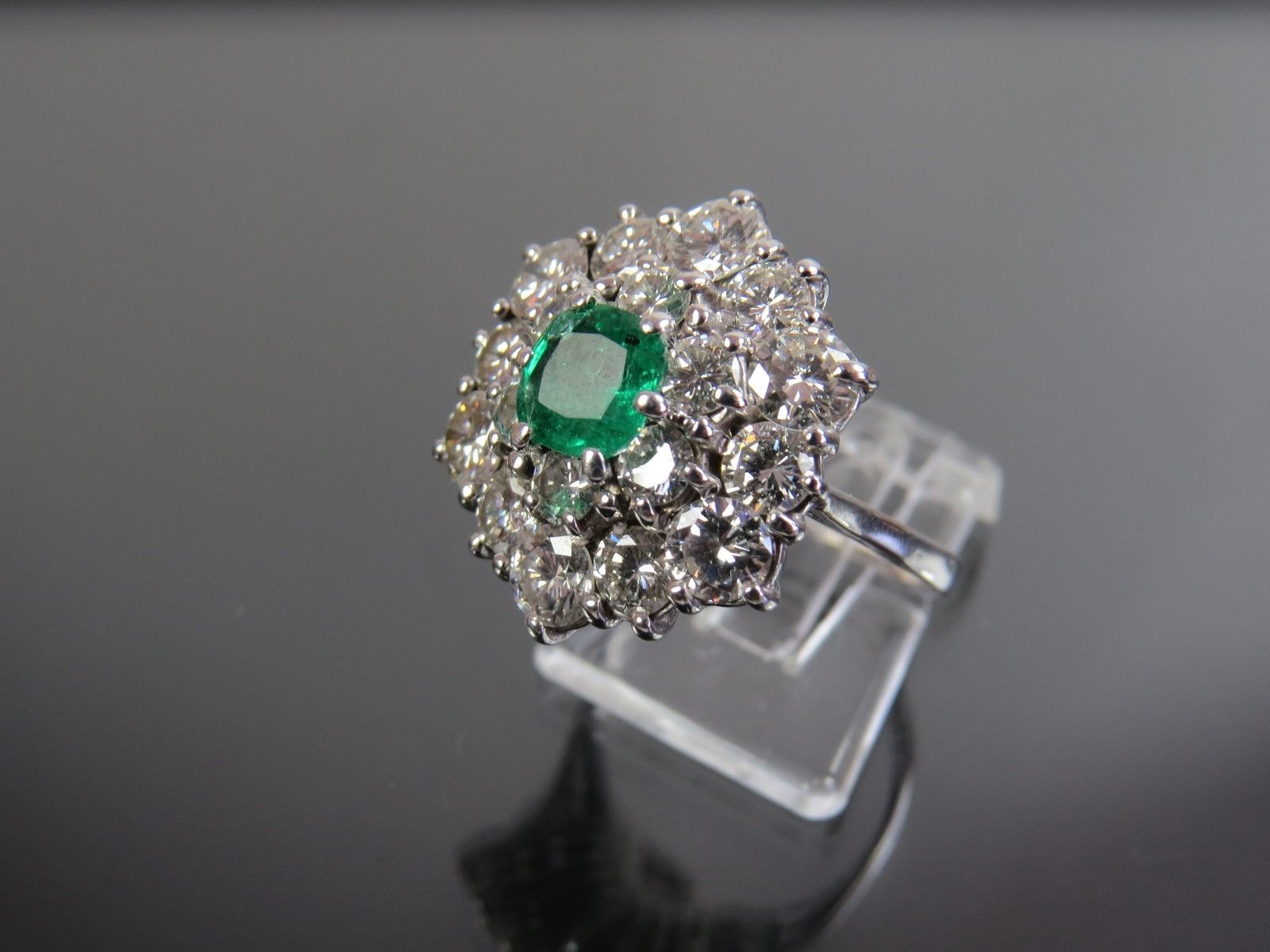 Vintage Art Deco 18ct Gold 2.5ct Diamond & 1ct Emerald Ring C.1930 - Image 4 of 6