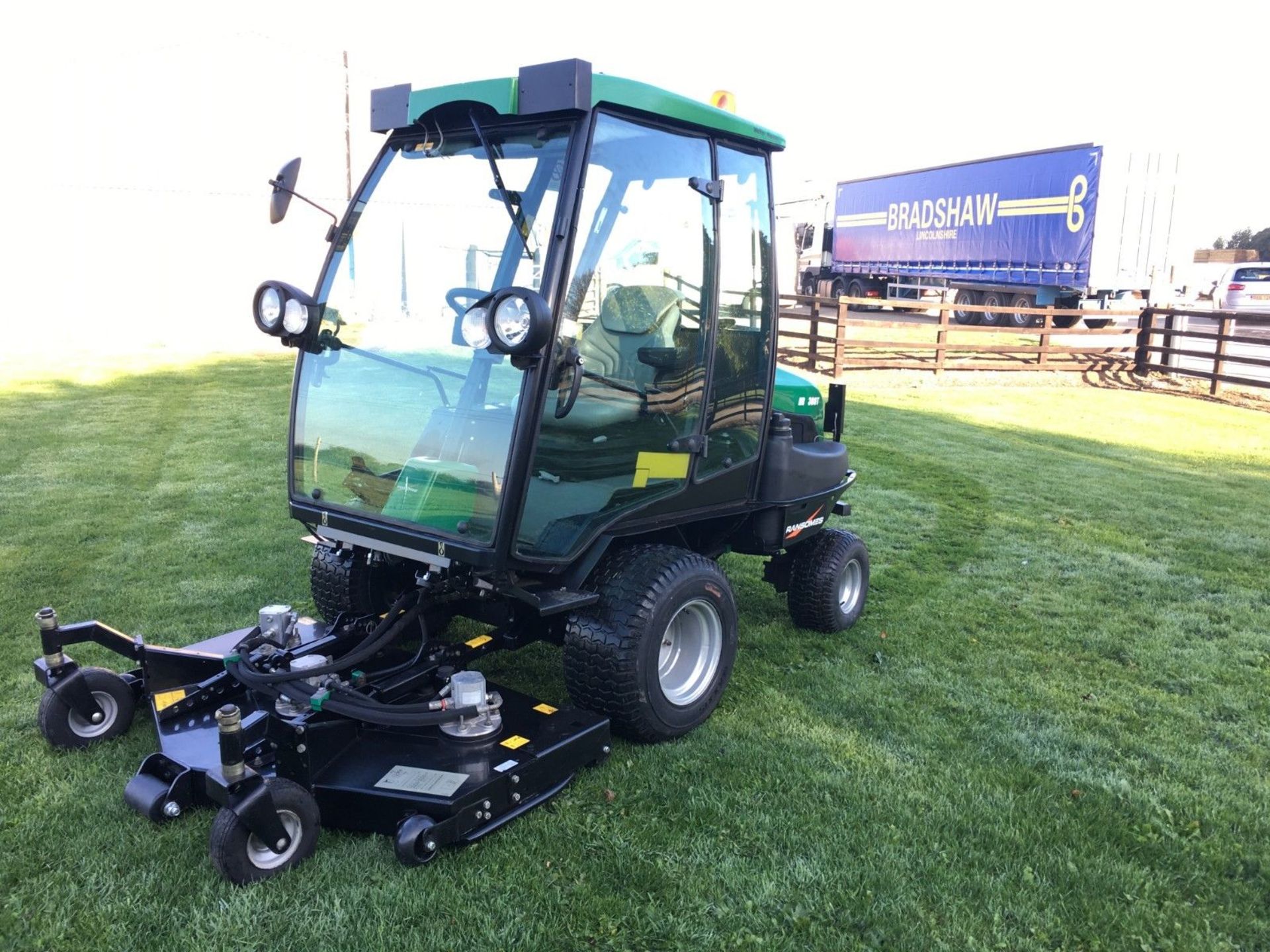 Ransomes HR300T upfront ride on rotary mower - Image 7 of 8