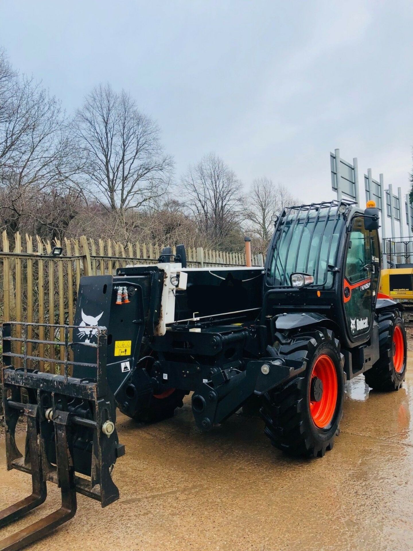 Bobcat T41.140 SLPA Telehandler / Loadall (2017) - Image 4 of 12