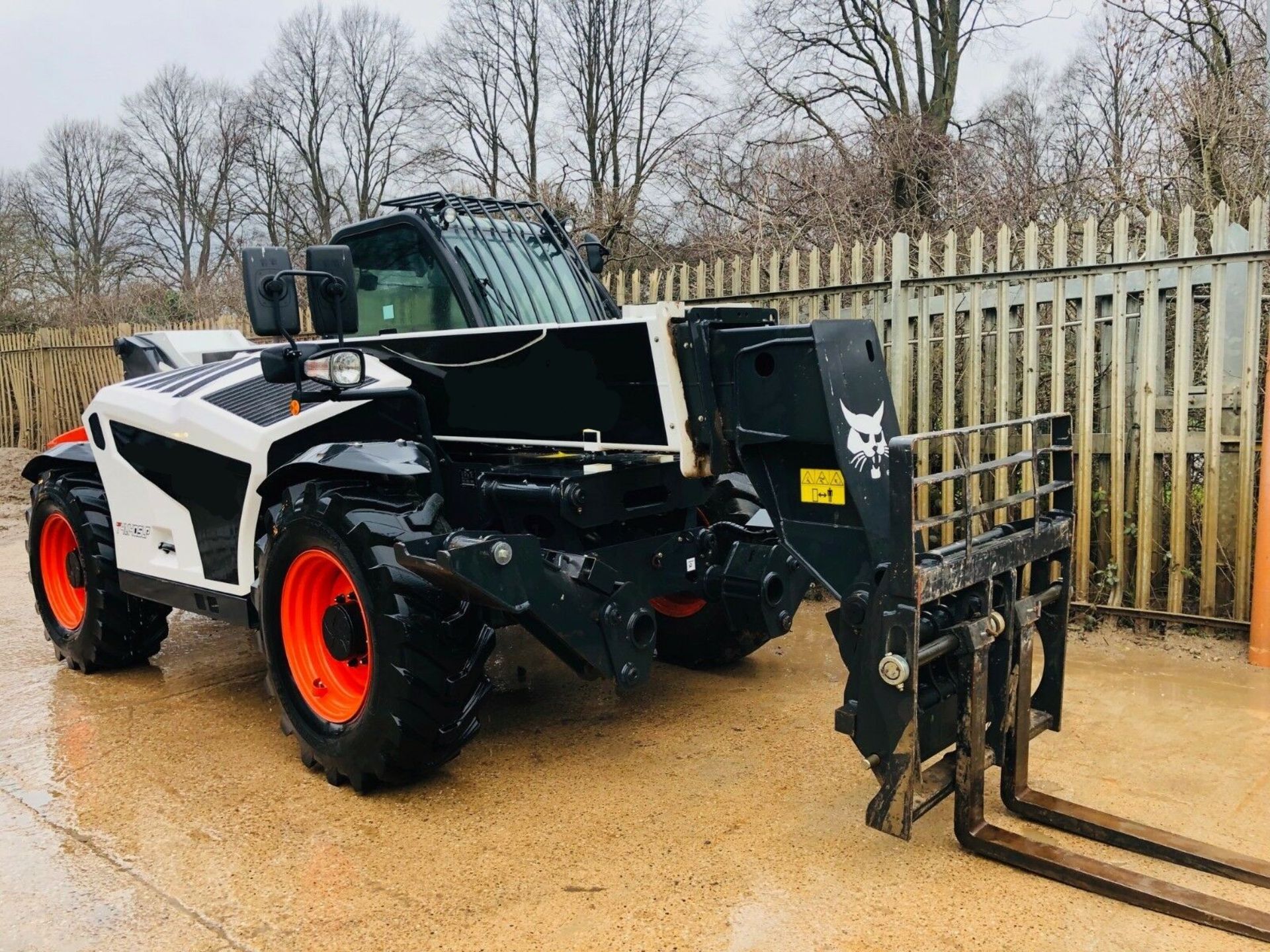 Bobcat T41.140 SLPA Telehandler / Loadall (2017) - Image 3 of 12