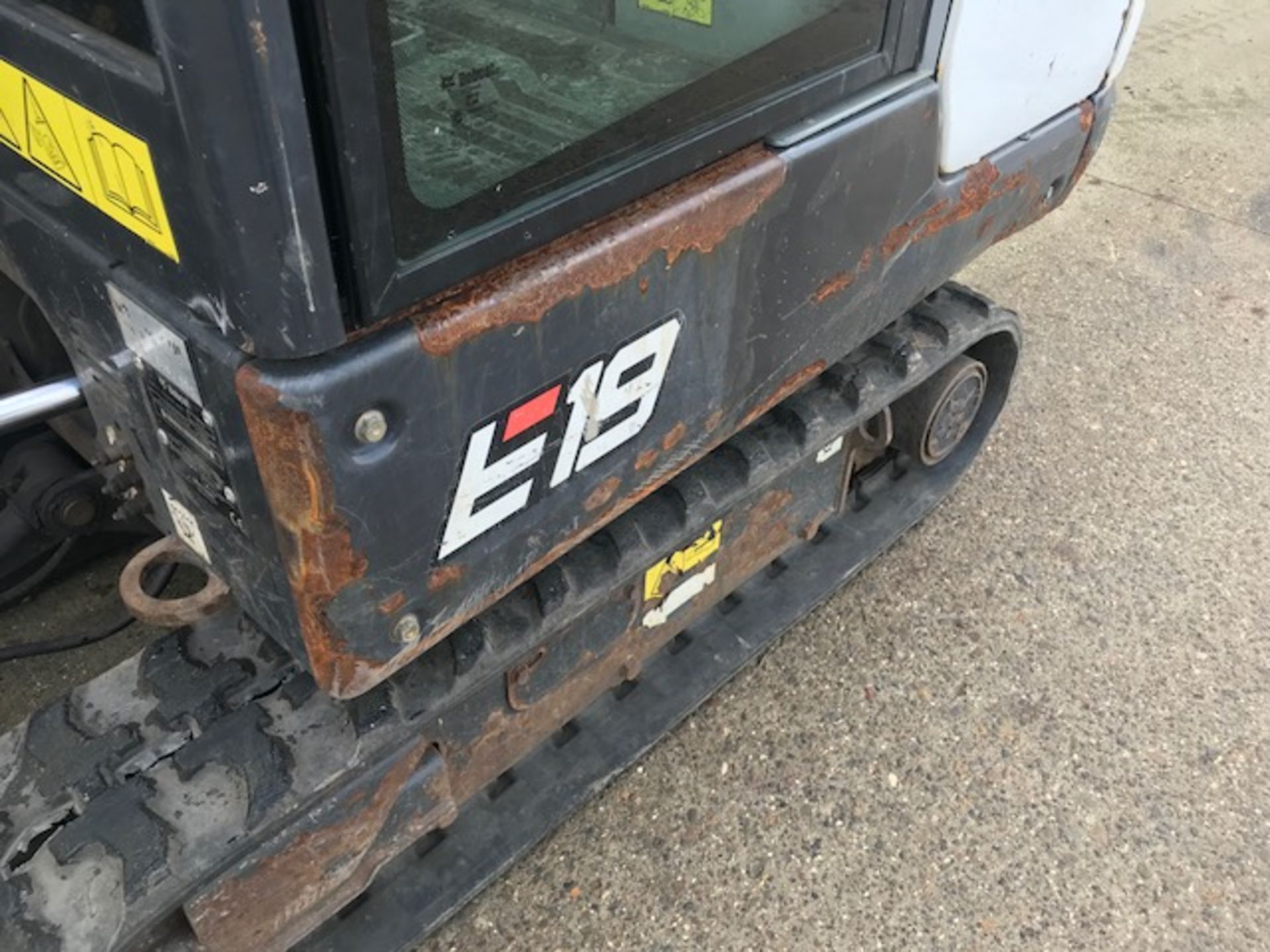 BOBCAT E19 MINI EXCAVATOR - Image 18 of 26