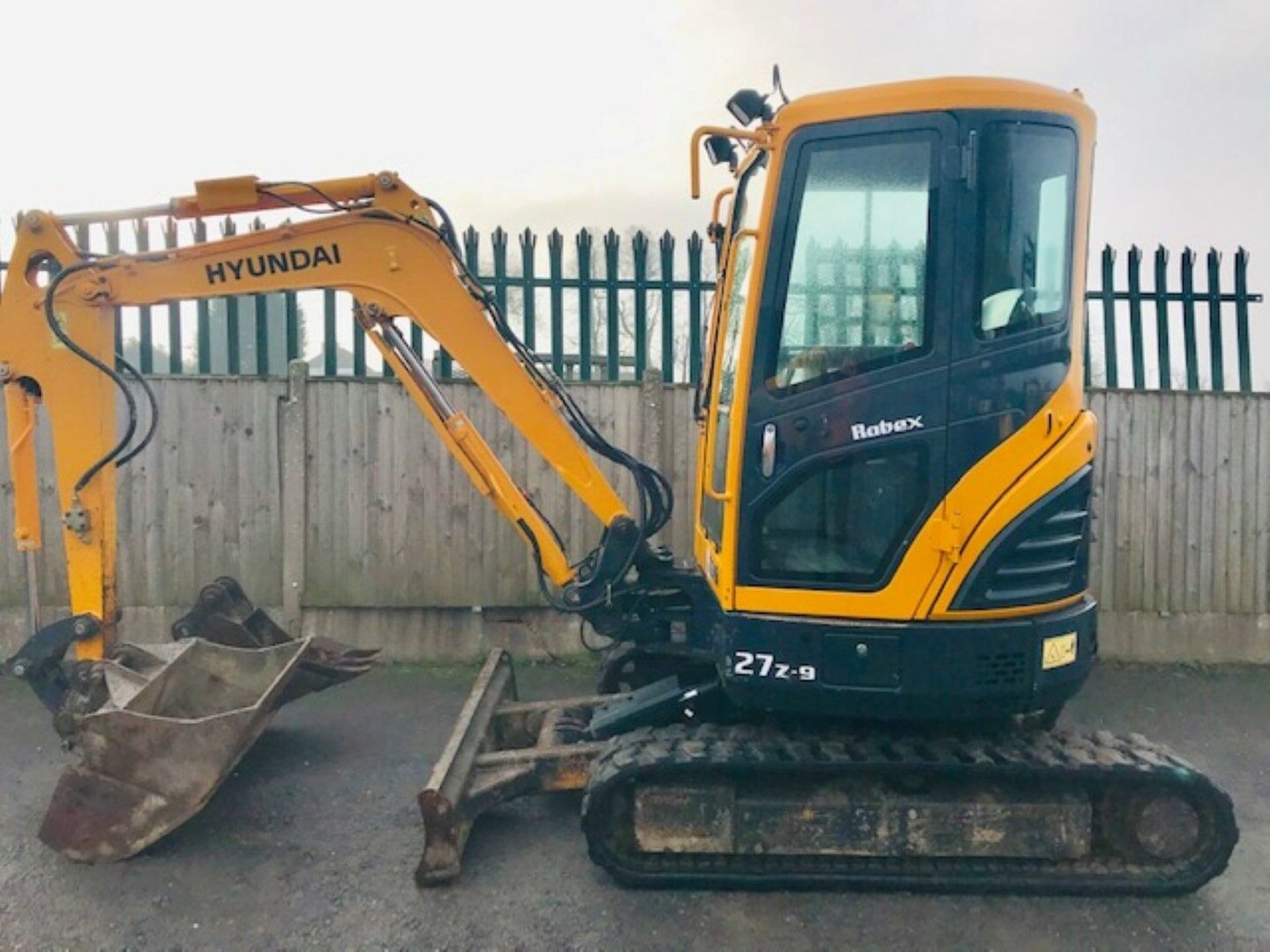 Hyundai Robex 27z-9 Excavator / Digger (2014)