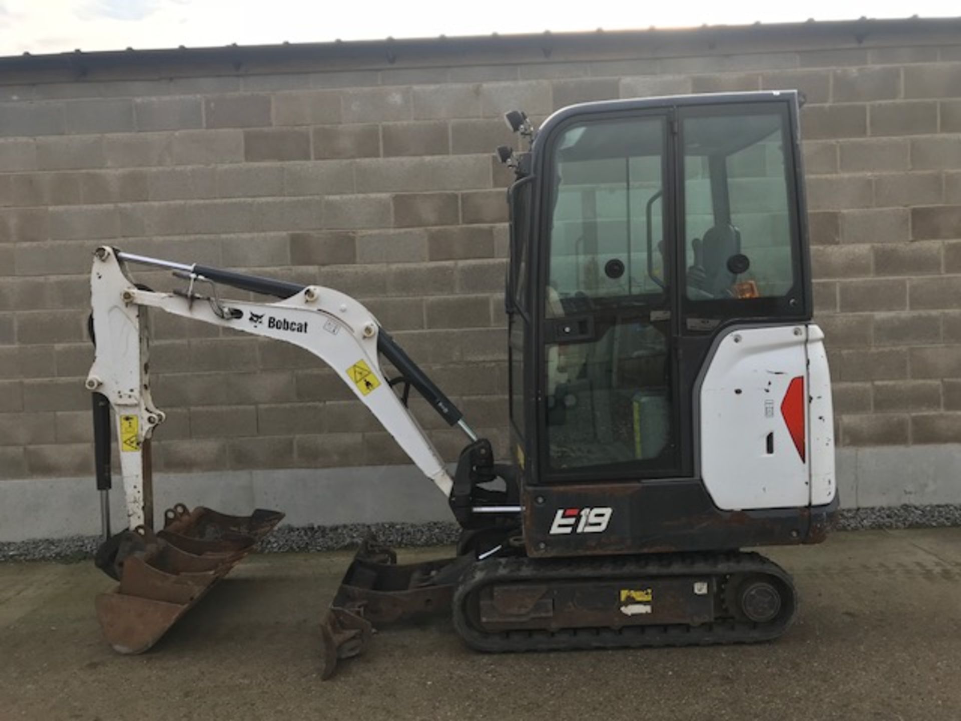 BOBCAT E19 MINI EXCAVATOR - Image 10 of 26