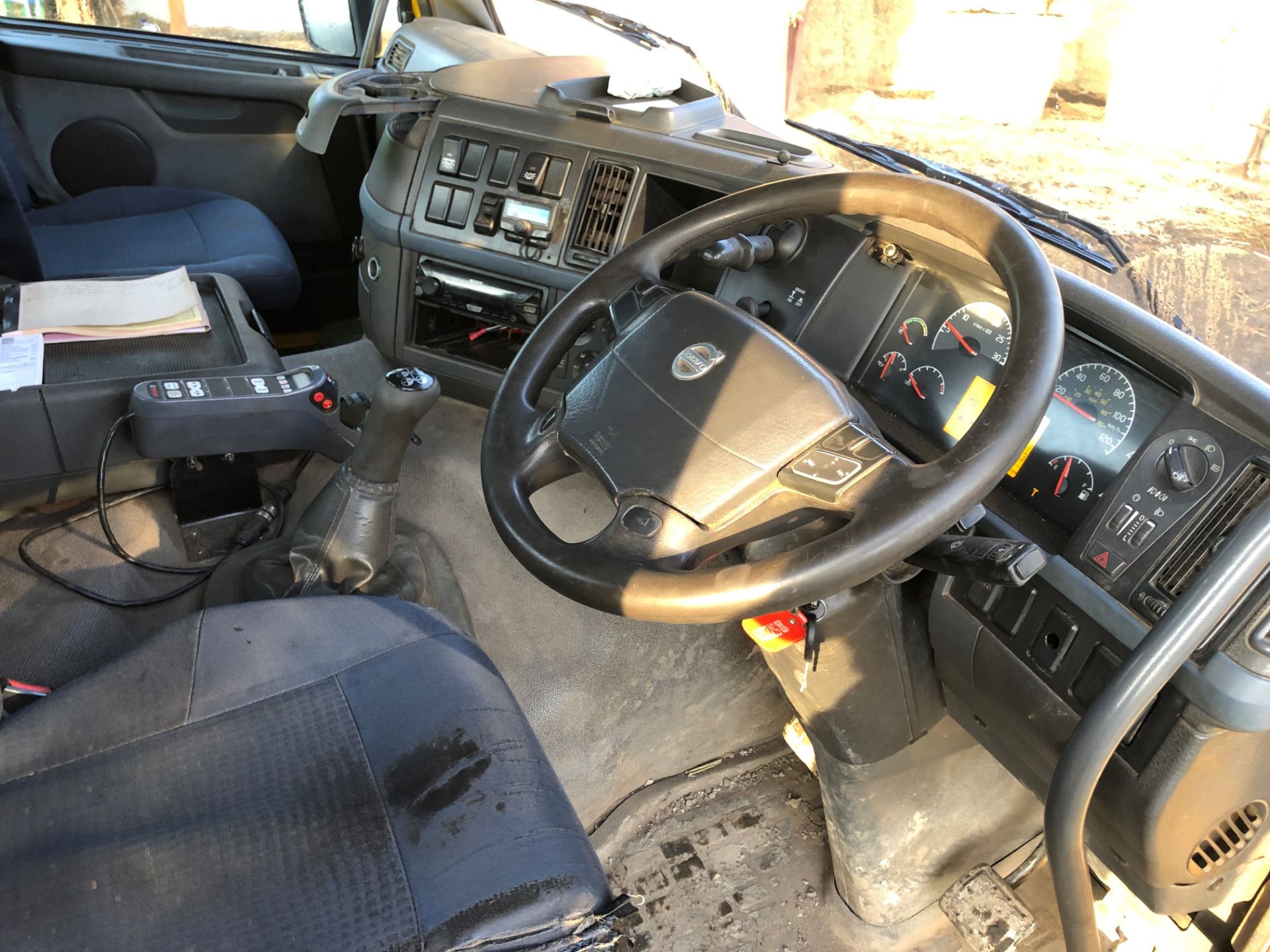 2007/57 VOLVO FM 360 8 Wheel Hookloader - Image 10 of 12