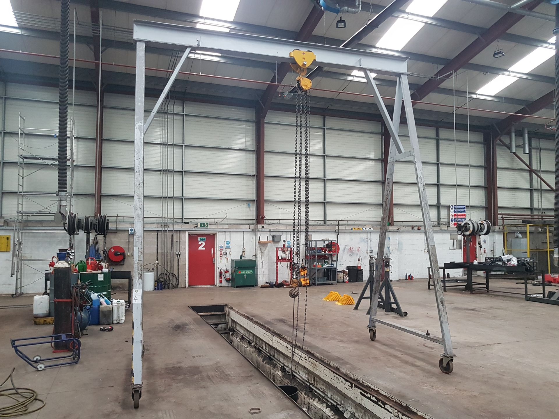 Mobile Gantry with 3 Tonne Manual Hoist (To Suit HGV Work) See Photos - will be disassembled prior t