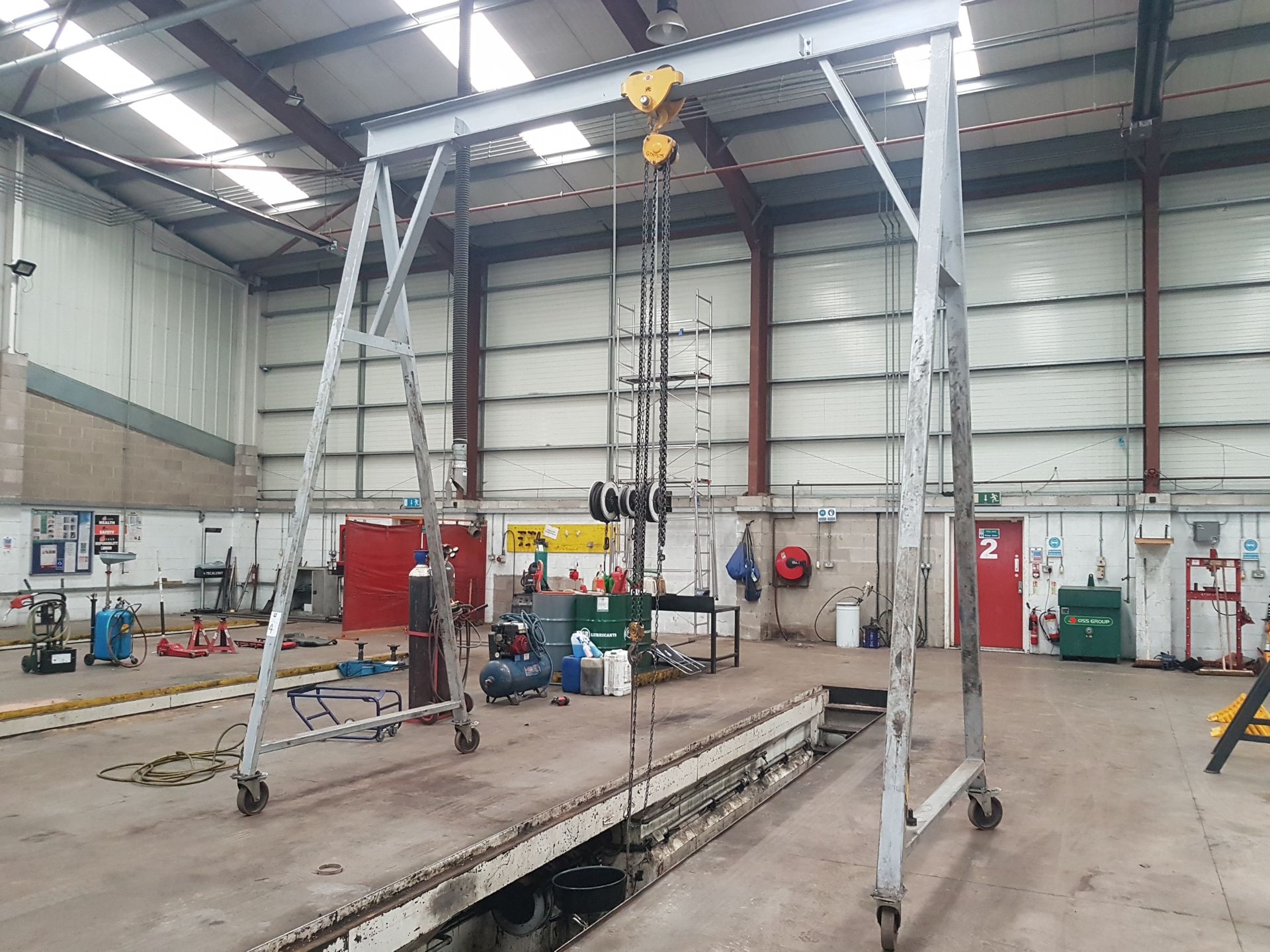 Mobile Gantry with 3 Tonne Manual Hoist (To Suit HGV Work) See Photos - will be disassembled prior t - Image 2 of 4