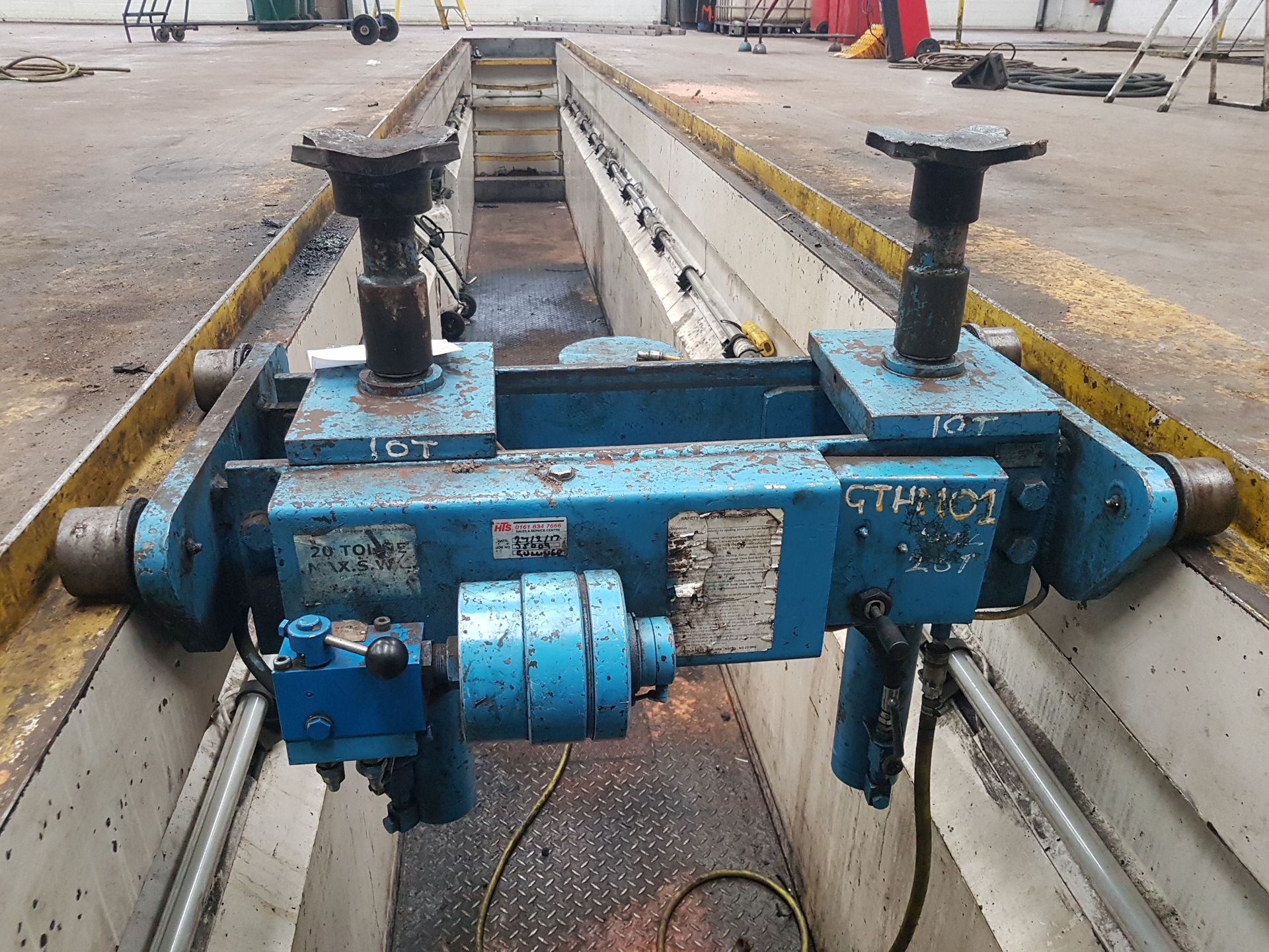 20 Tonne Pit Jack - Air Powered, in working order. See Photos