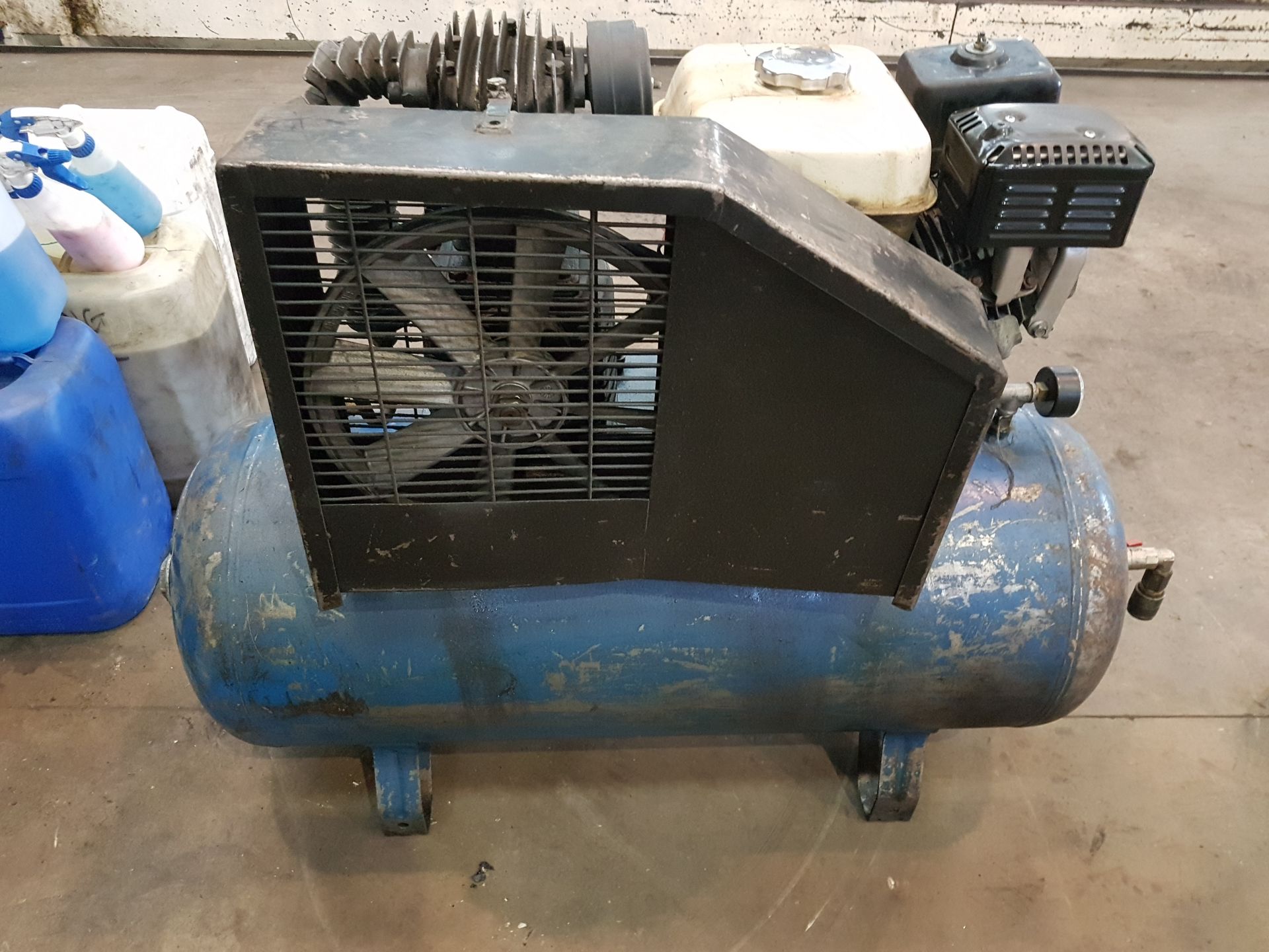 Magnum 100lt Petrol Powered Air Compressor / Honda Engine - Image 2 of 2