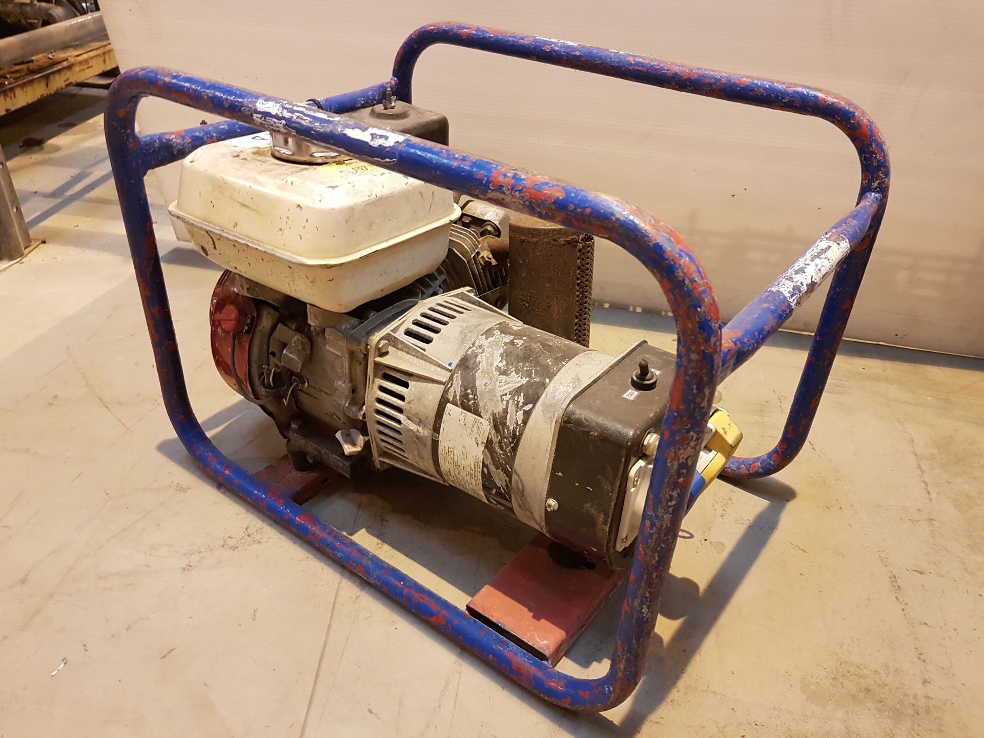 2.7 KVA 110v / 240v Honda Engined Petrol Generator