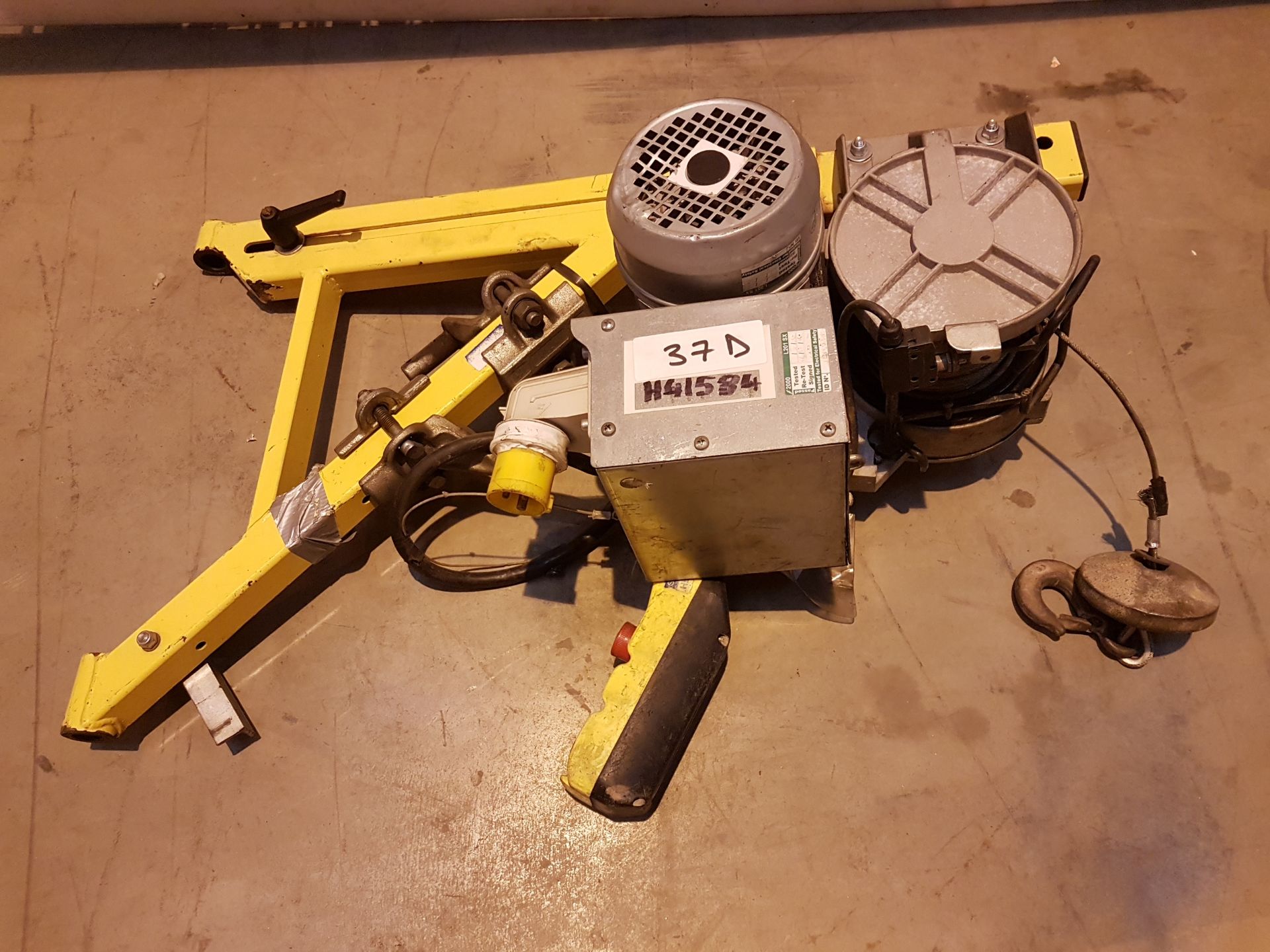 Liftin Gear 110v Scaffold Hoist