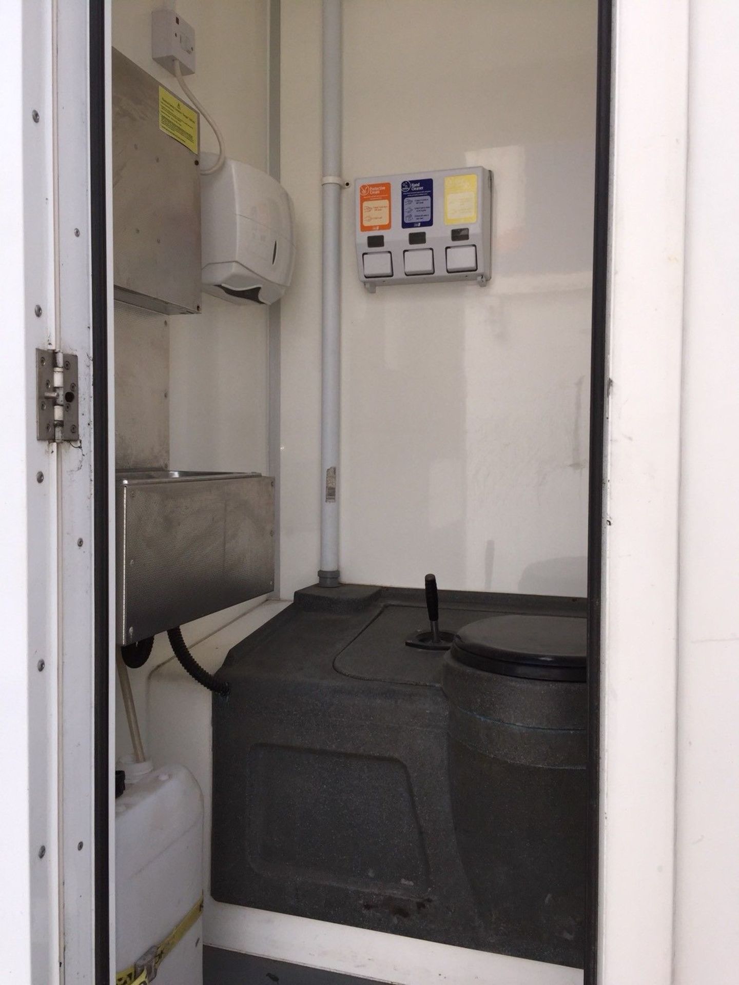 Welfare Unit Towable AJC Canteen Dry Room Toilet Generator Anti Vandal Steel - Image 9 of 12