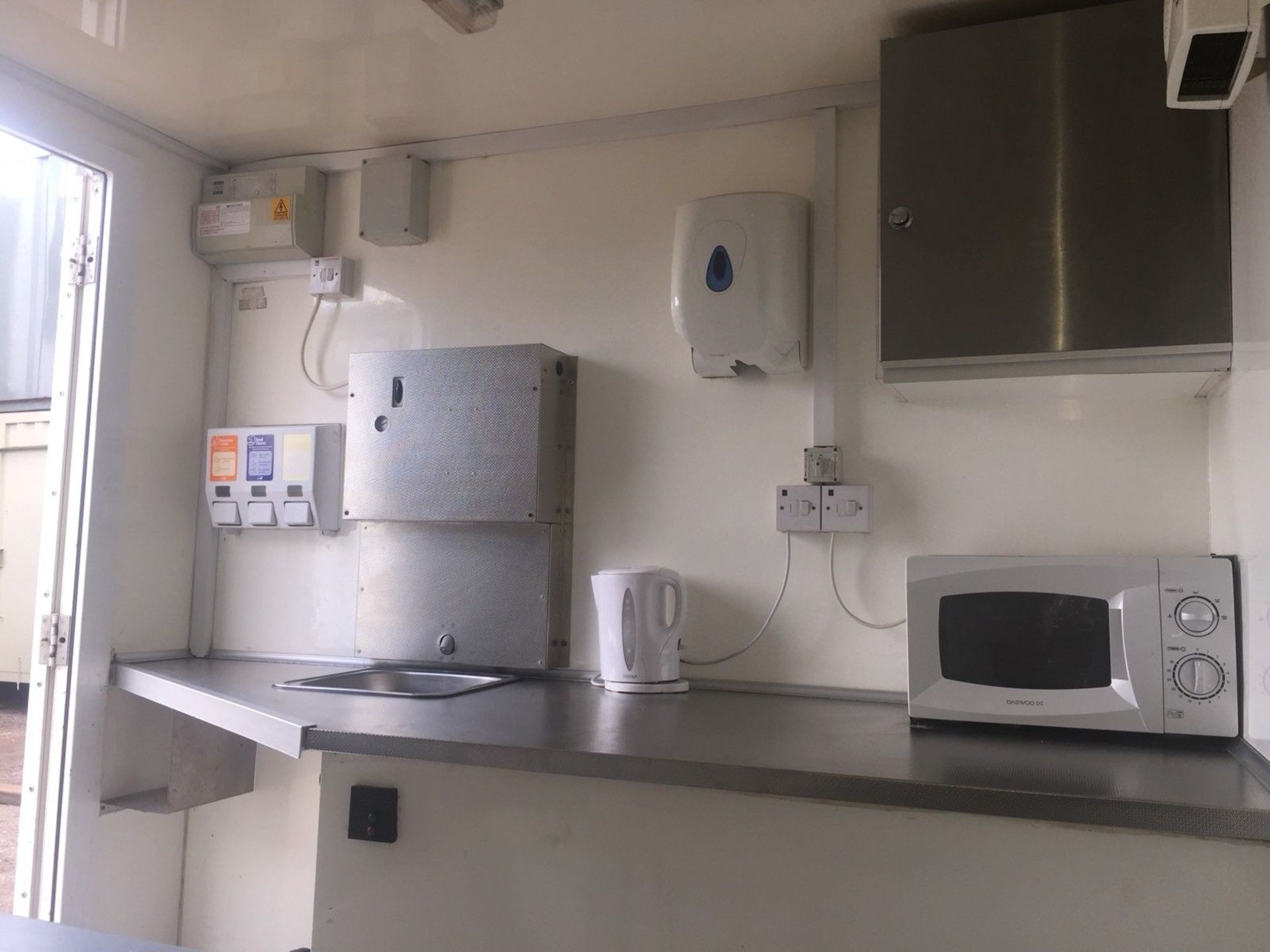 Welfare Unit Towable AJC Canteen Dry Room Toilet Generator Anti Vandal Steel - Image 4 of 12