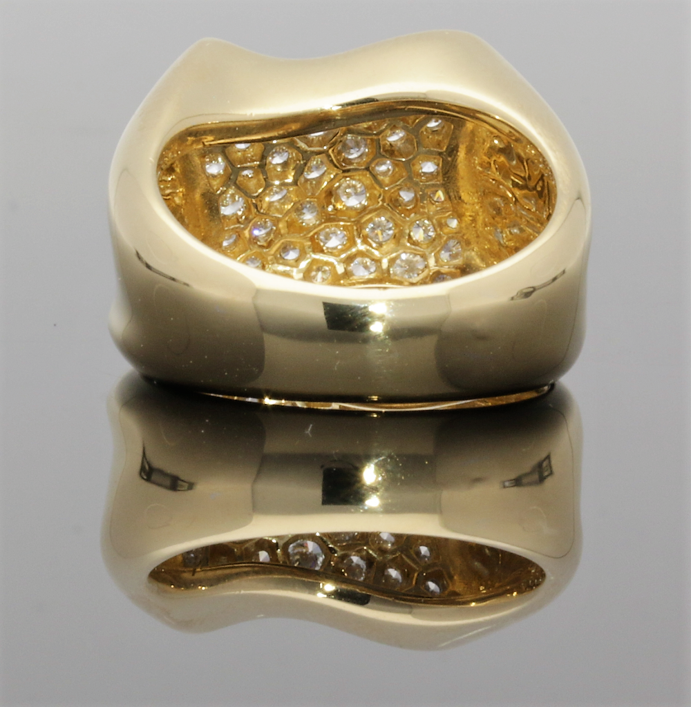 18ct Yellow Gold Pave Set Diamond Panel Ring - Image 3 of 6