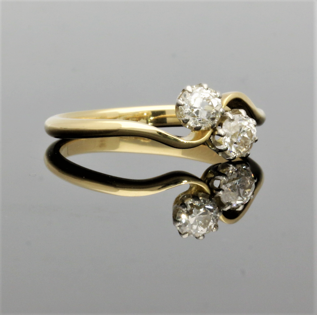 Edwardian 1920s Yellow Gold 2 Stone Diamond Twist Ring - Image 4 of 6