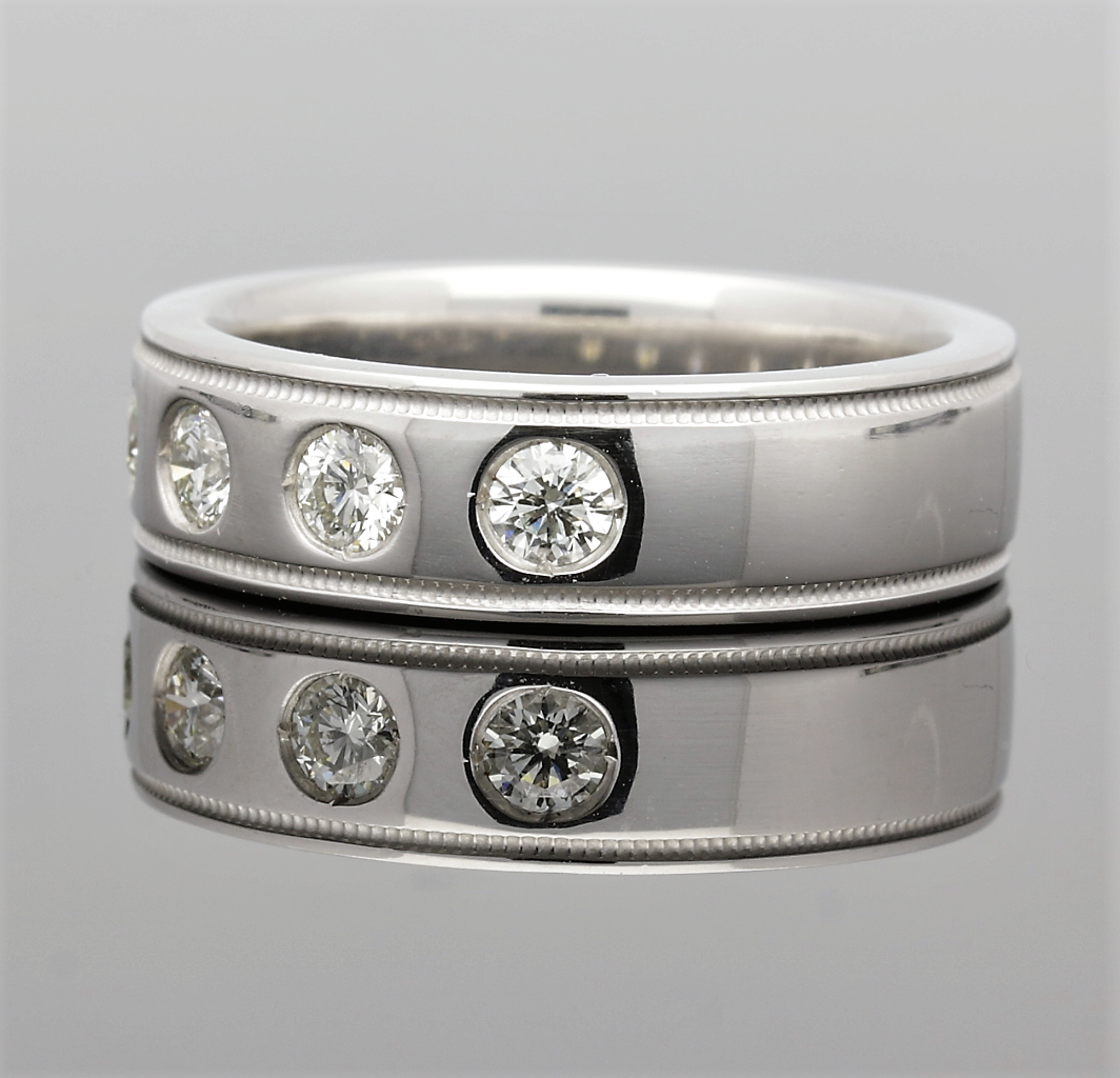 18ct White Gold 'Hearts On Fire' Diamond Wedding / Eternity Ring - Image 2 of 6